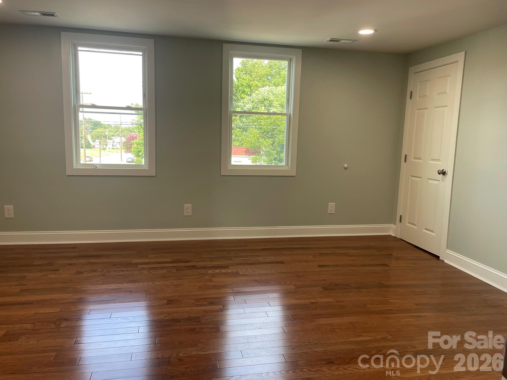 200 E White Street Property Photo 28