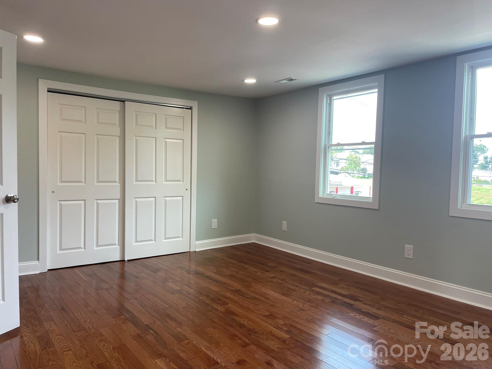 200 E White Street Property Photo 29