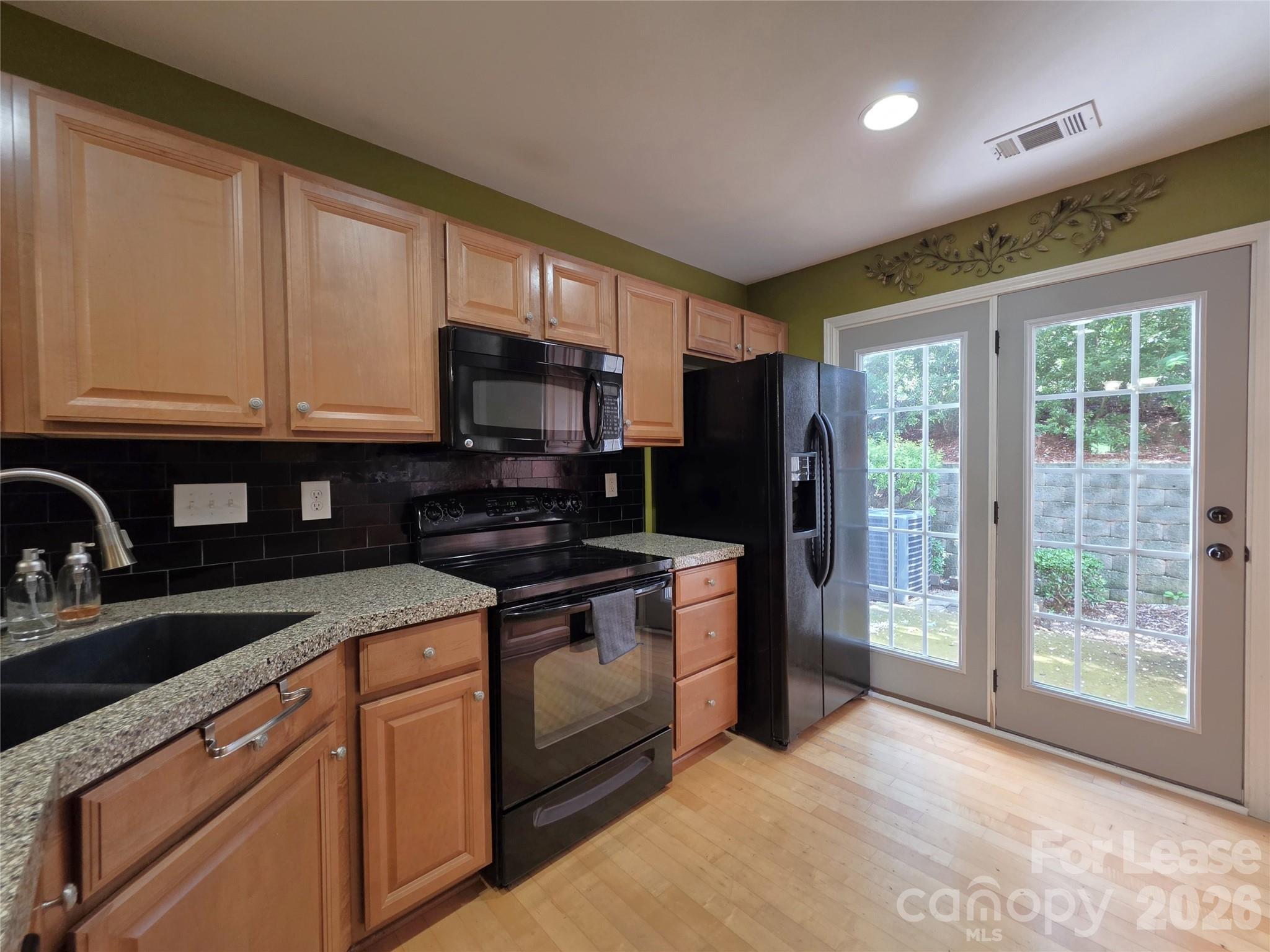 360 Tidmarsh Court Property Photo 5