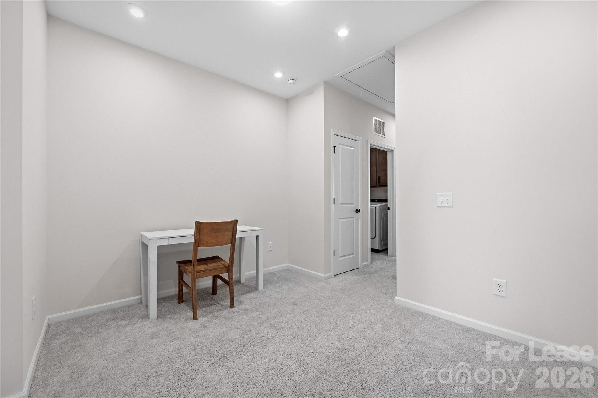 217 Brooks Springs Drive Property Photo 28