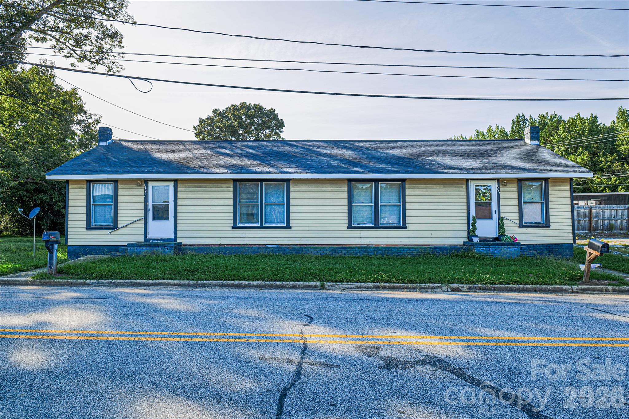 1595 N Long Street Property Photo 1