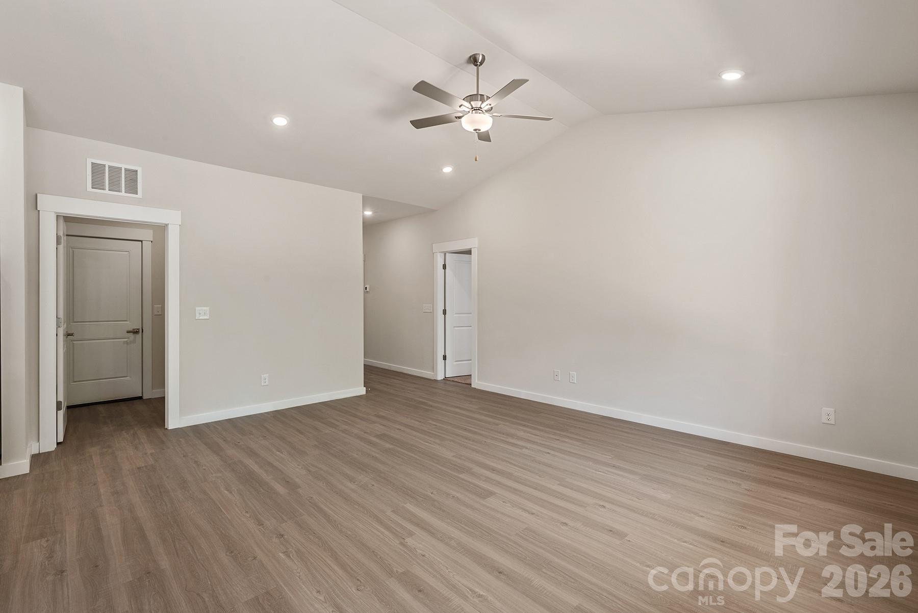 1121 Elyan Street Property Photo 2