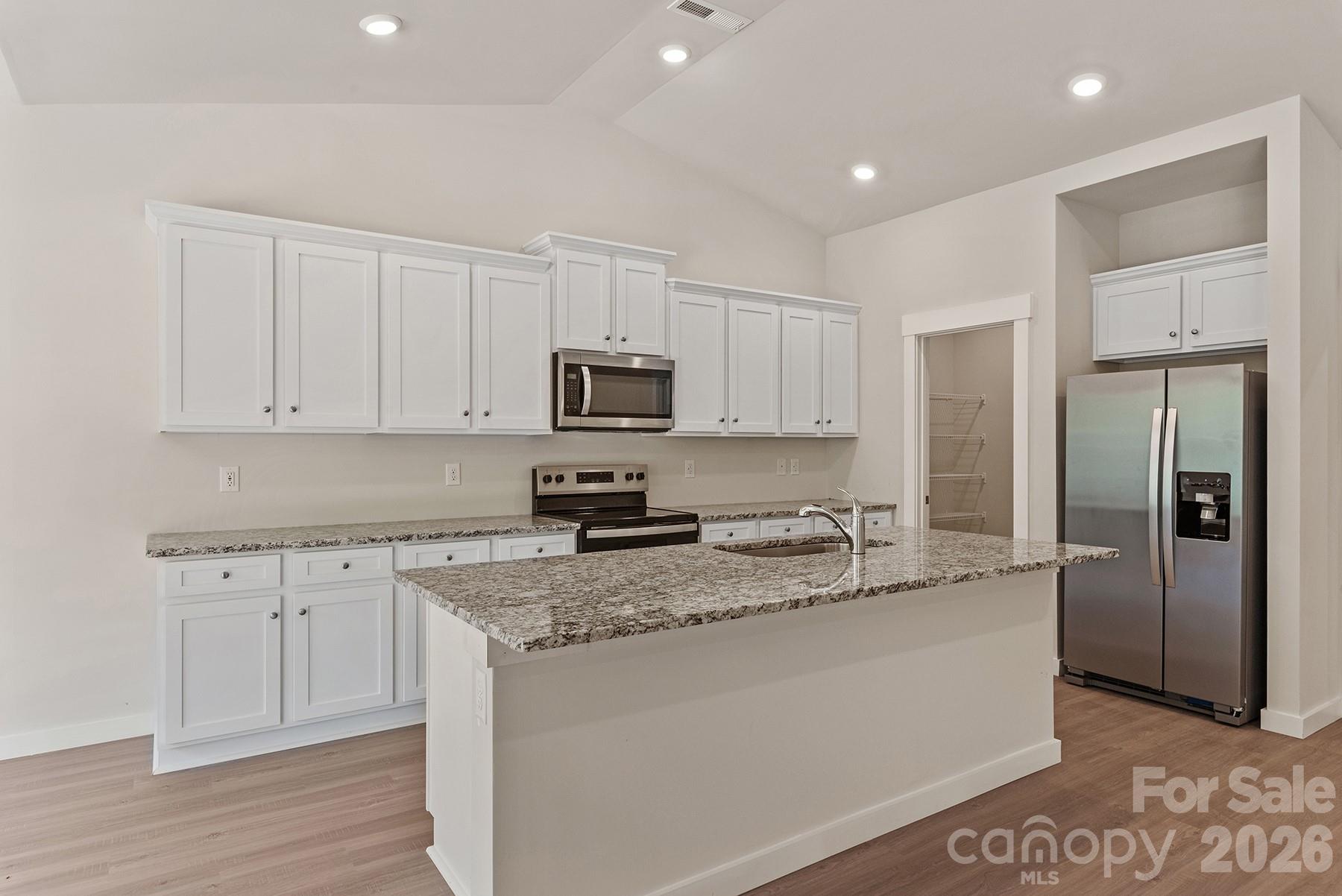 1121 Elyan Street Property Photo 5