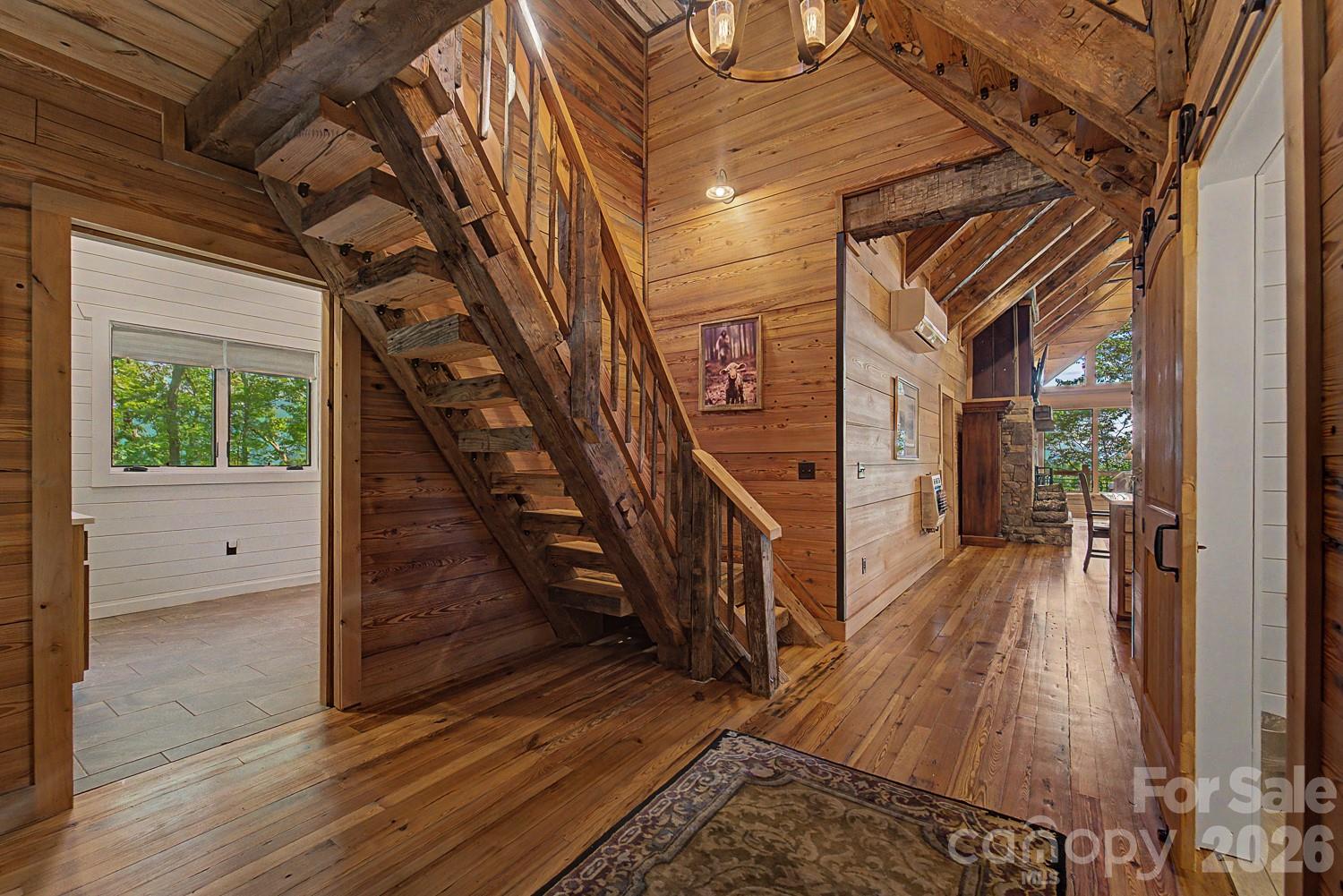 444 Look Out Point Property Photo 6
