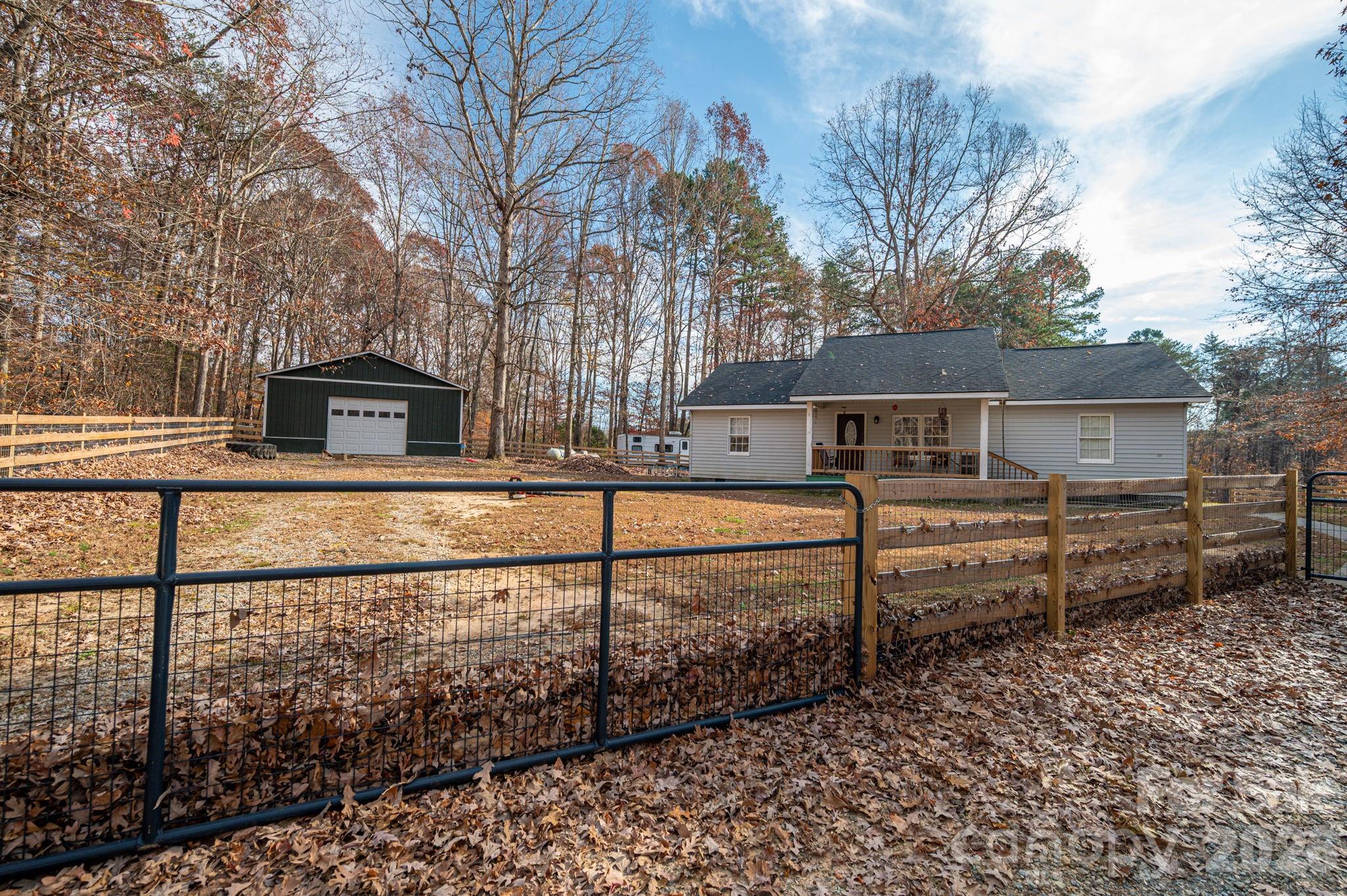 1011 Lester Trail Property Photo 1