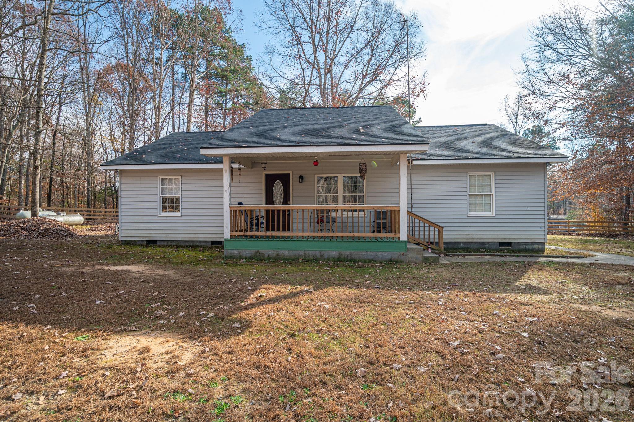1011 Lester Trail Property Photo 2
