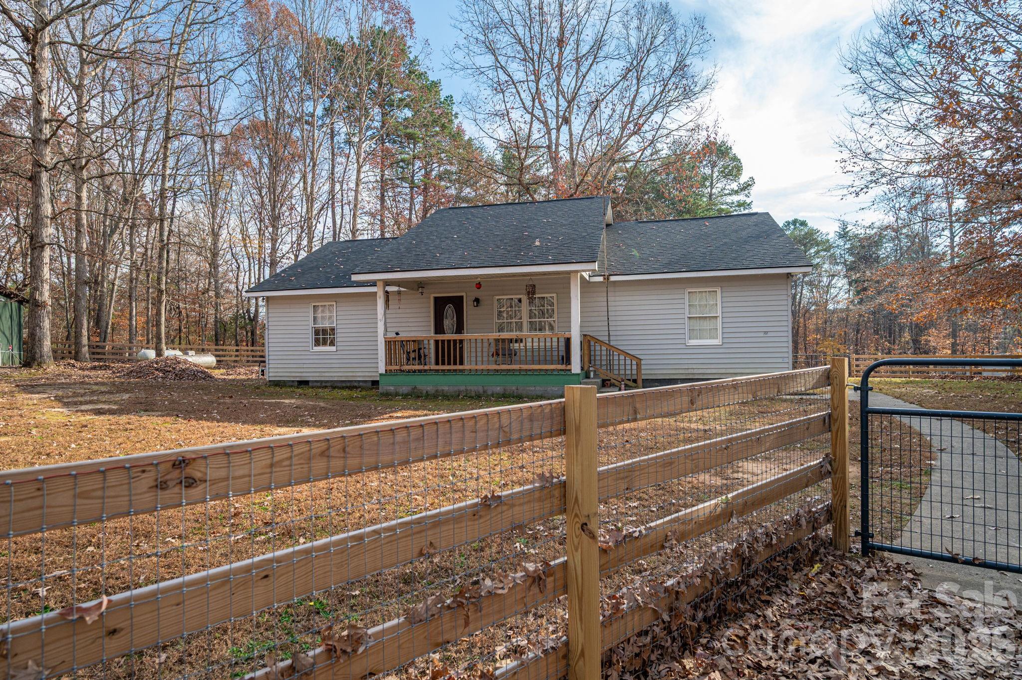 1011 Lester Trail Property Photo 5