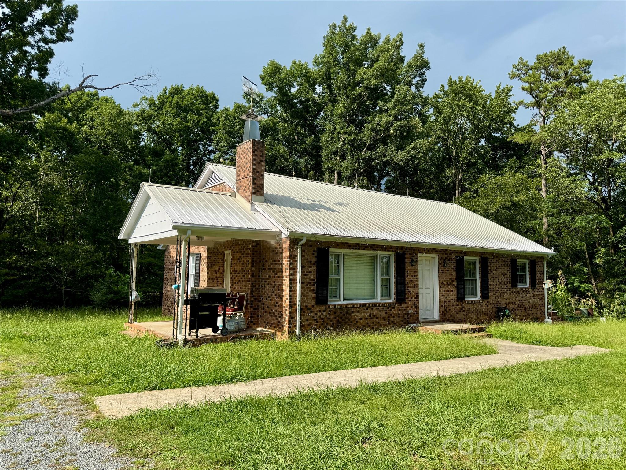 430 Russell Road Property Photo 1