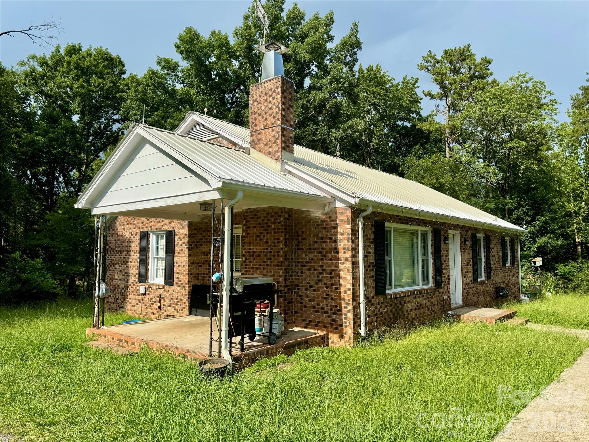 430 Russell Road Property Photo 3
