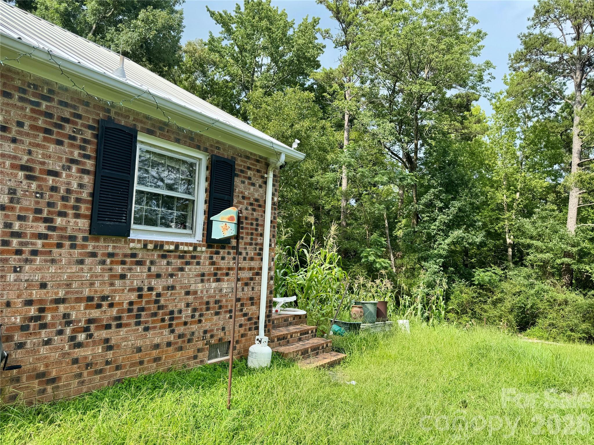 430 Russell Road Property Photo 4