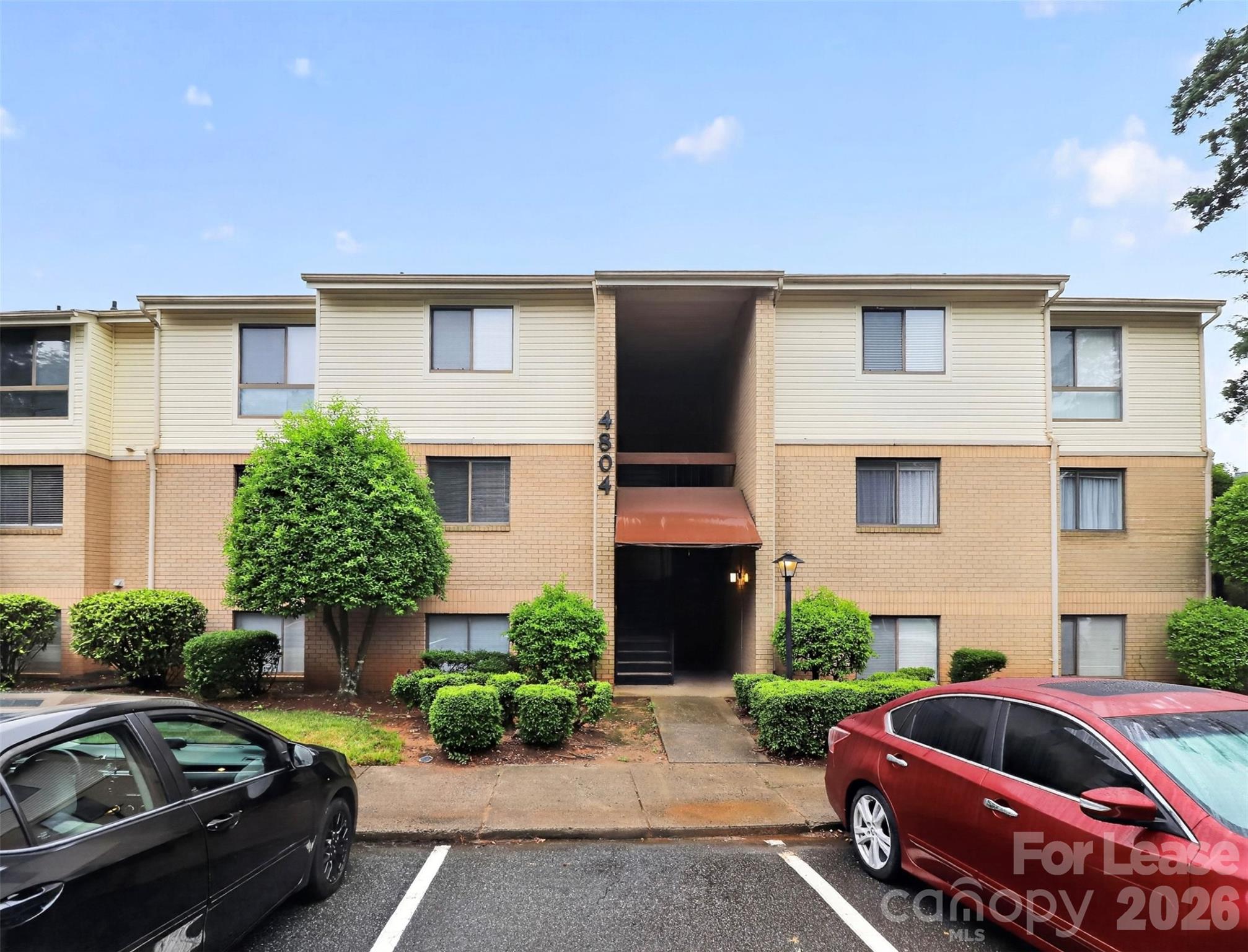 4804 Spring Lake Drive C Property Photo 1
