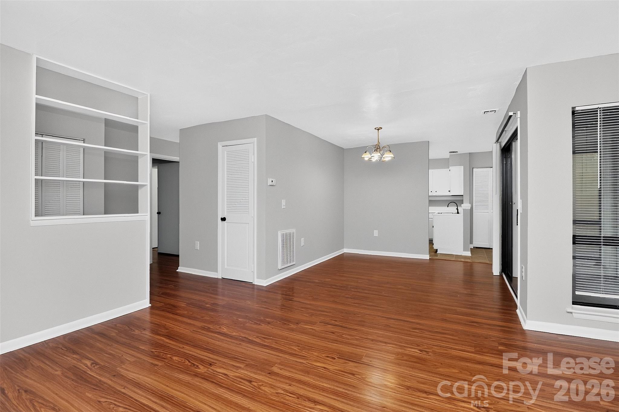 4804 Spring Lake Drive C Property Photo 3