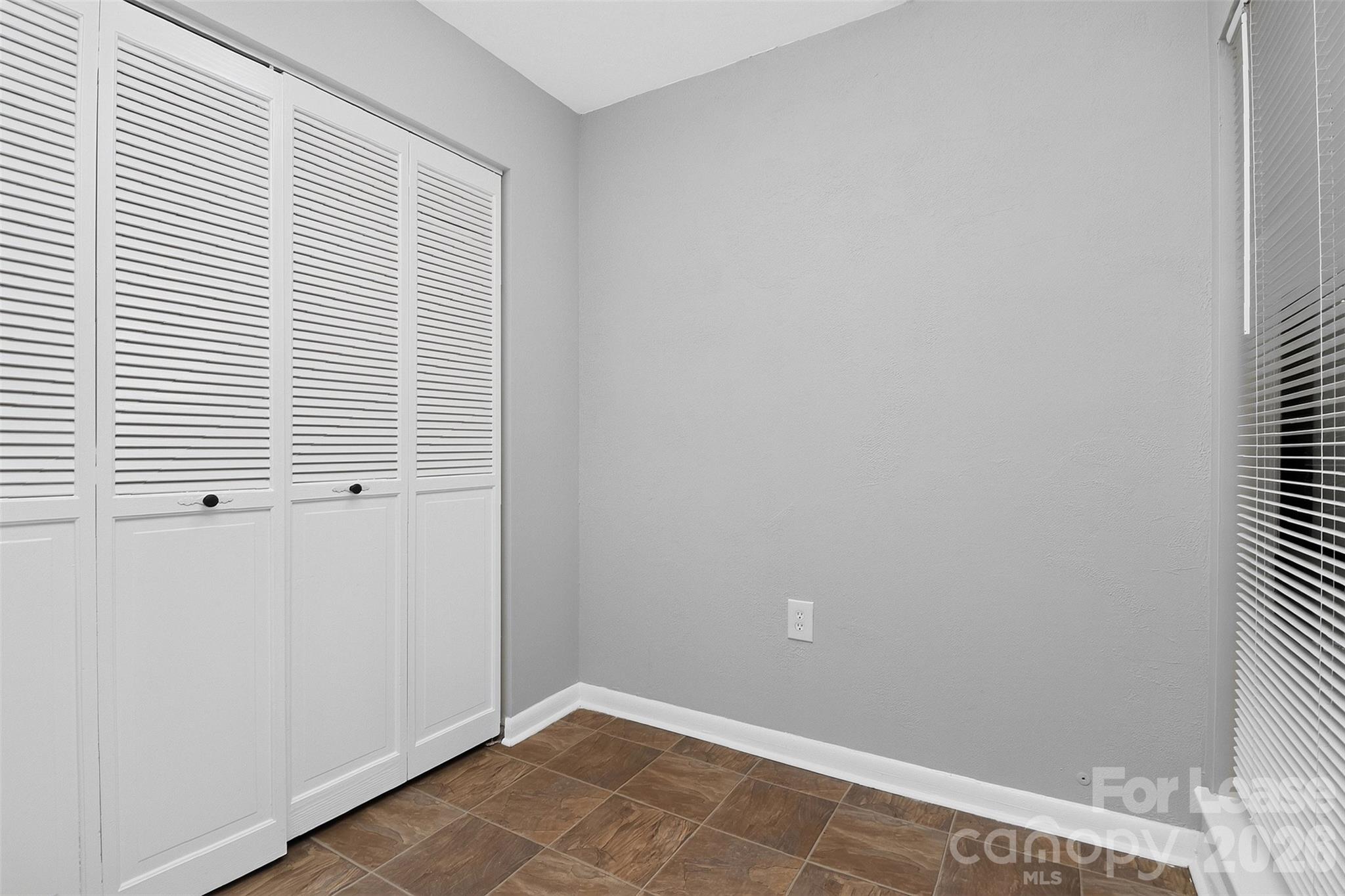 4804 Spring Lake Drive C Property Photo 5