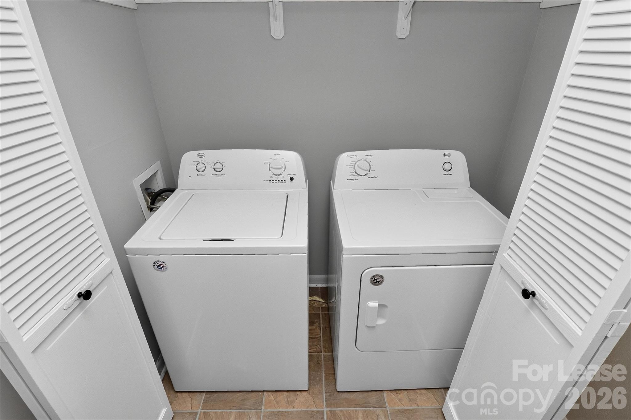 4804 Spring Lake Drive C Property Photo 6