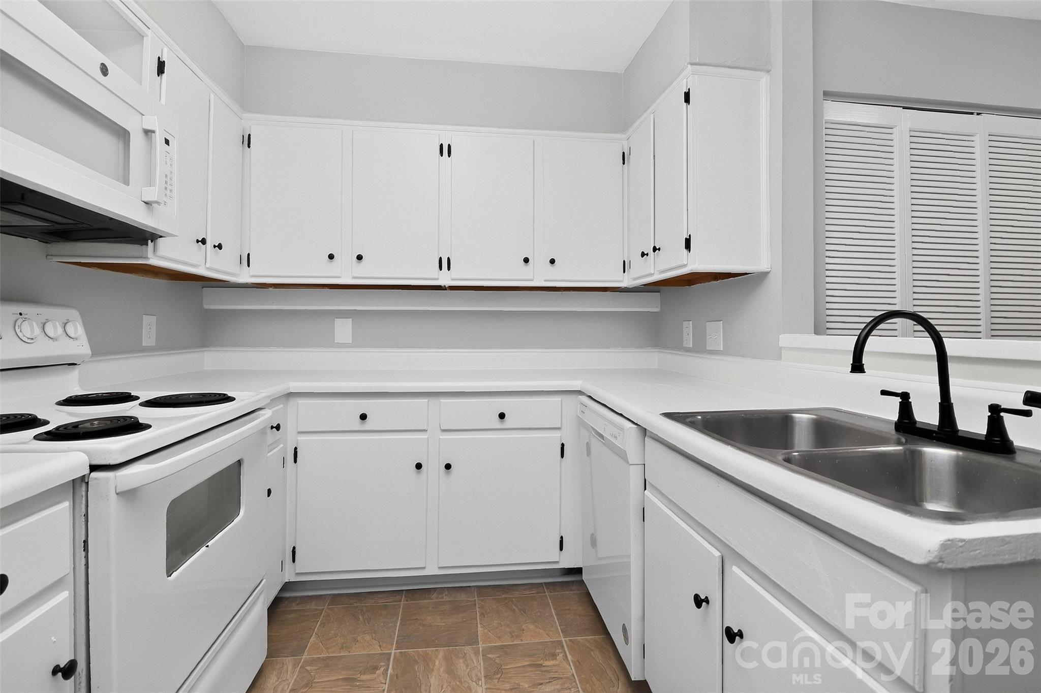 4804 Spring Lake Drive C Property Photo 7