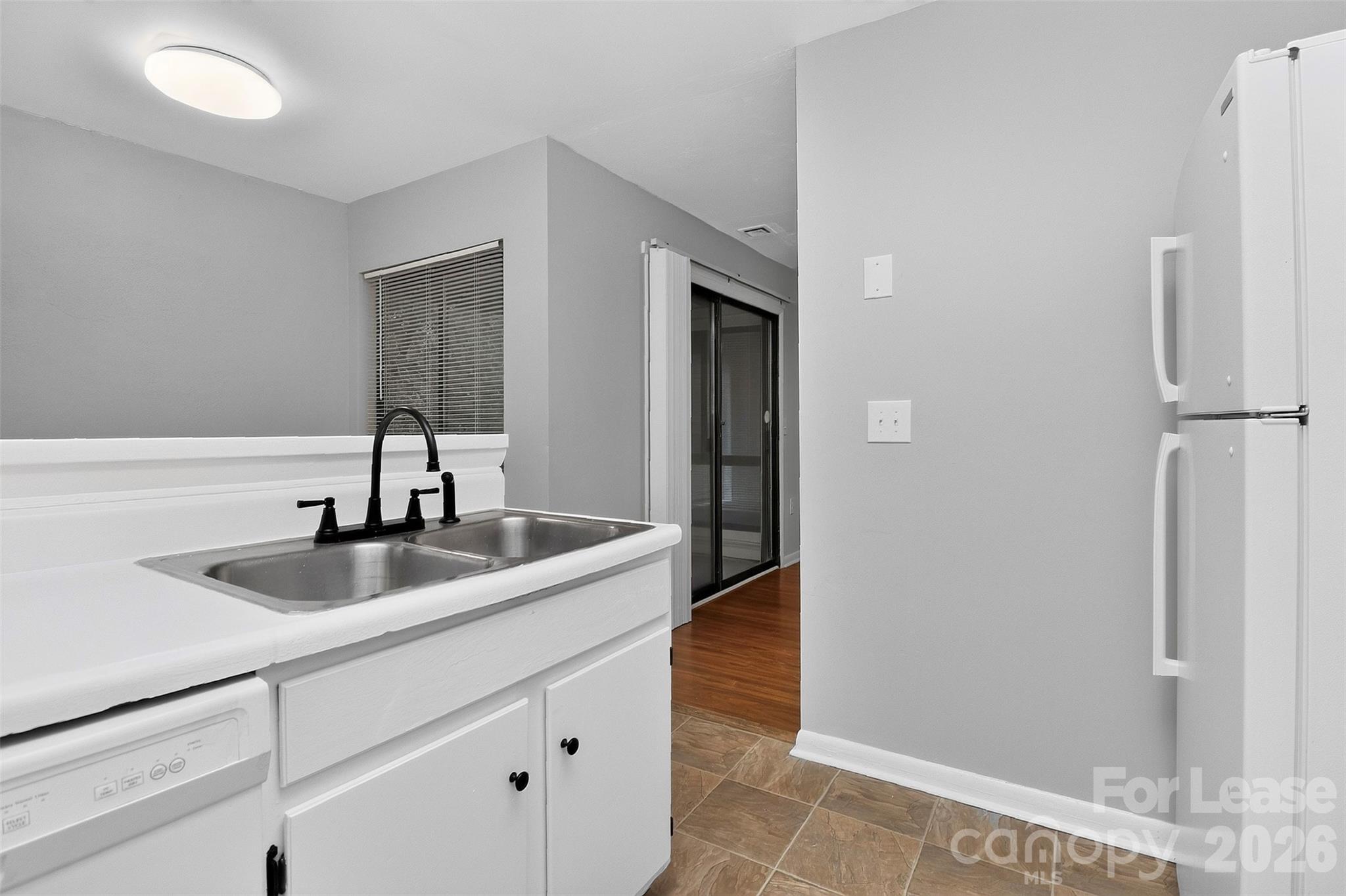 4804 Spring Lake Drive C Property Photo 8
