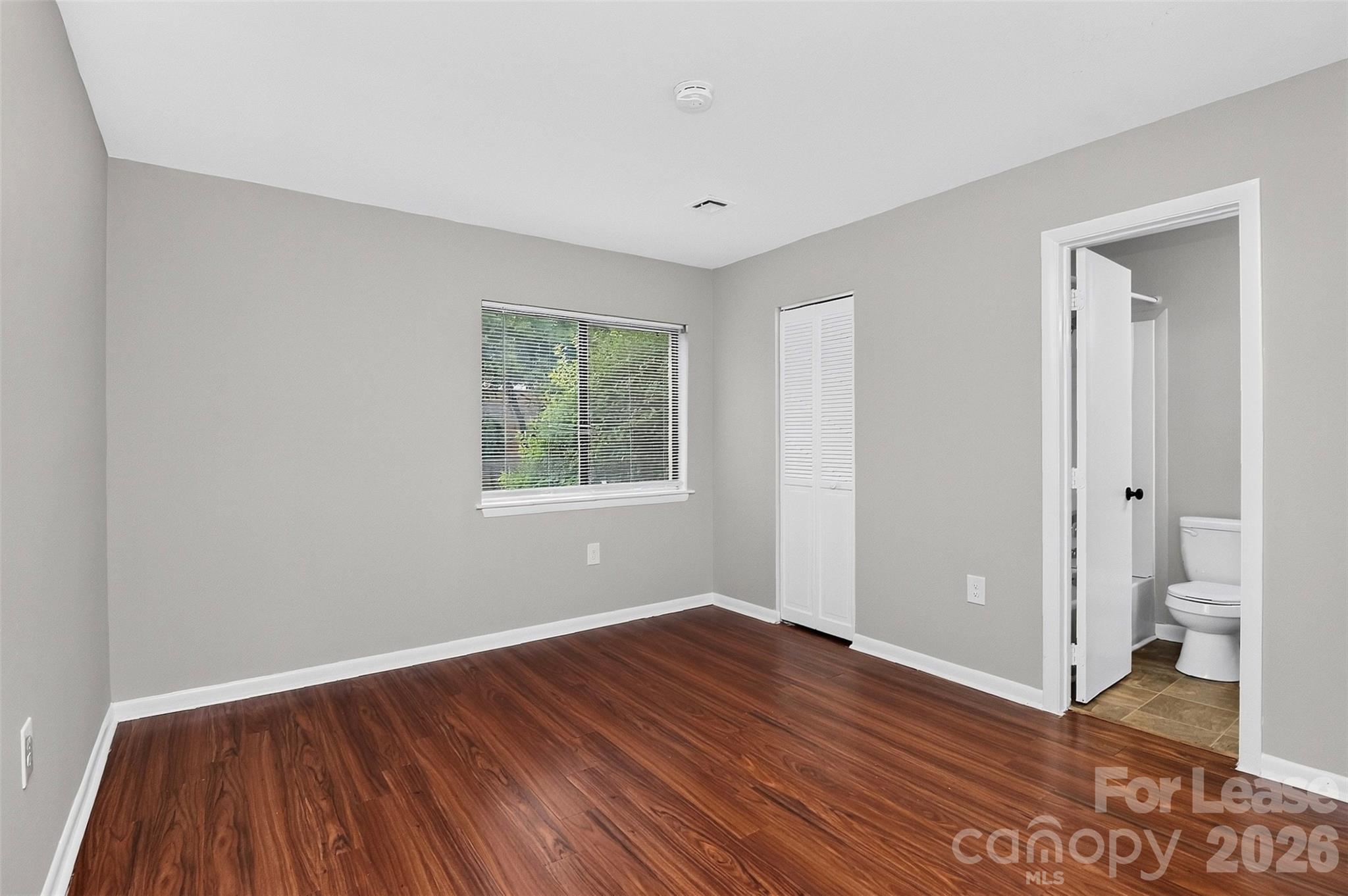 4804 Spring Lake Drive C Property Photo 9