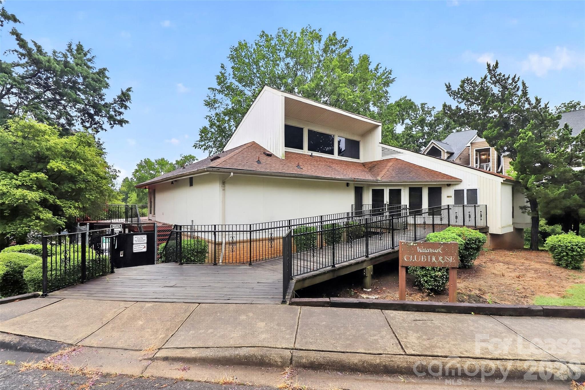 4804 Spring Lake Drive C Property Photo 19