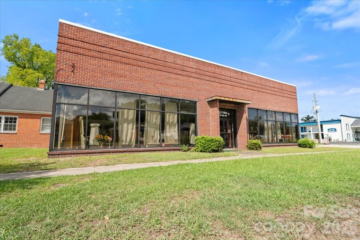 319 2nd Street Property Photo 1
