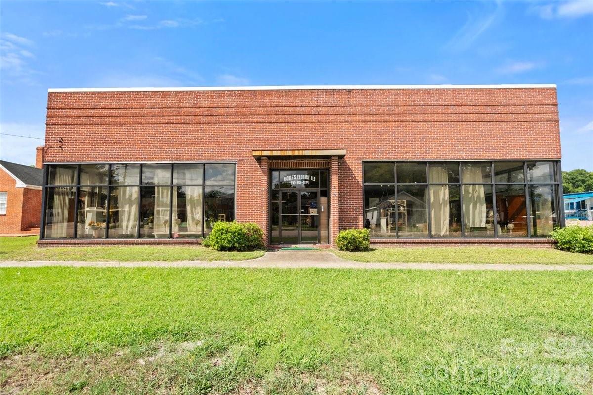 319 2nd Street Property Photo 4