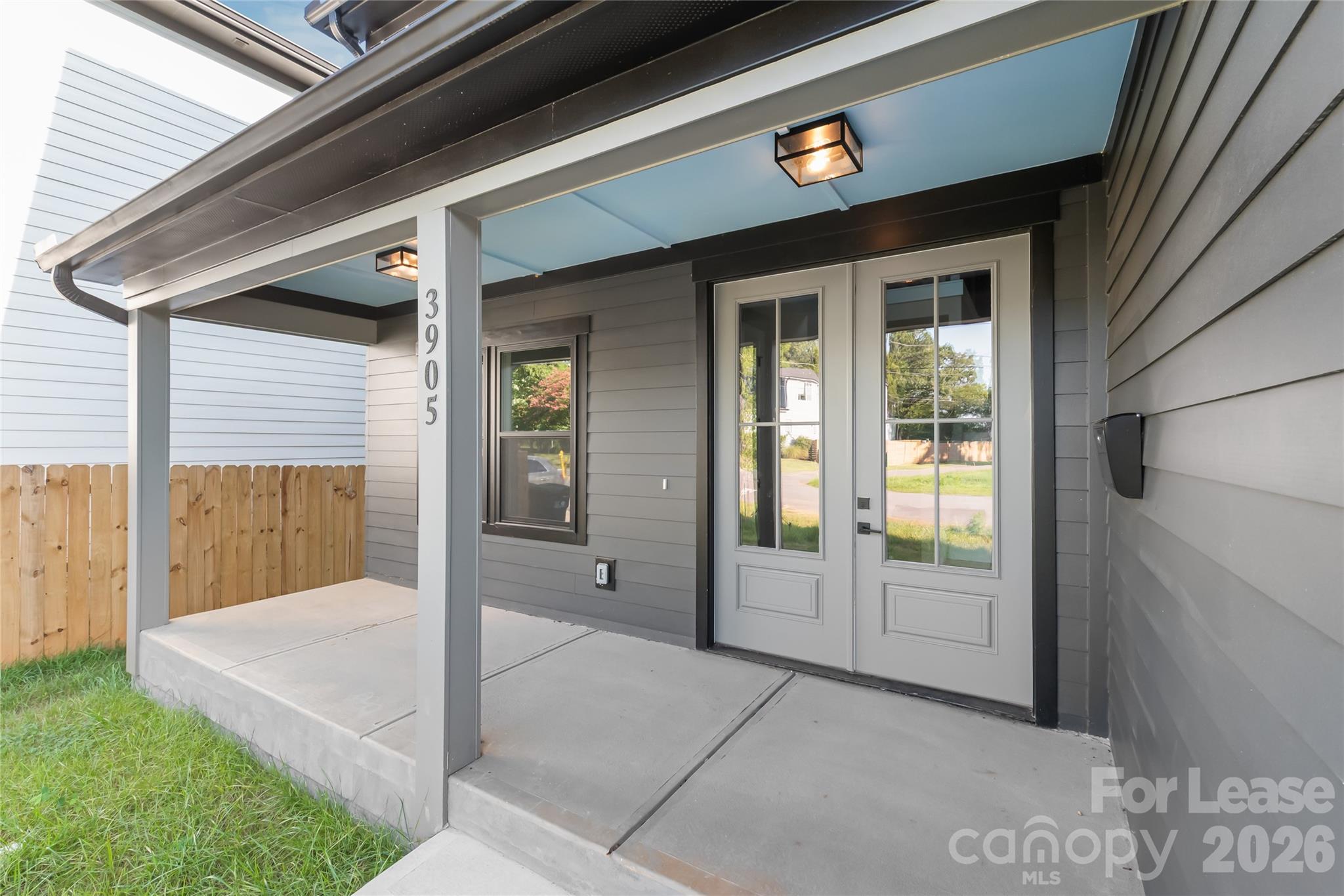 3905 Plainview Road Property Photo 3