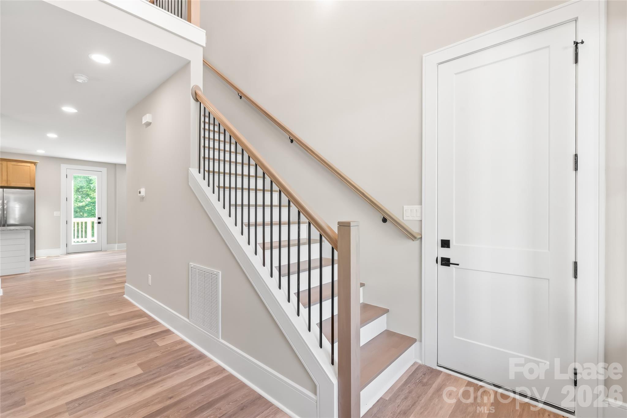 3905 Plainview Road Property Photo 4