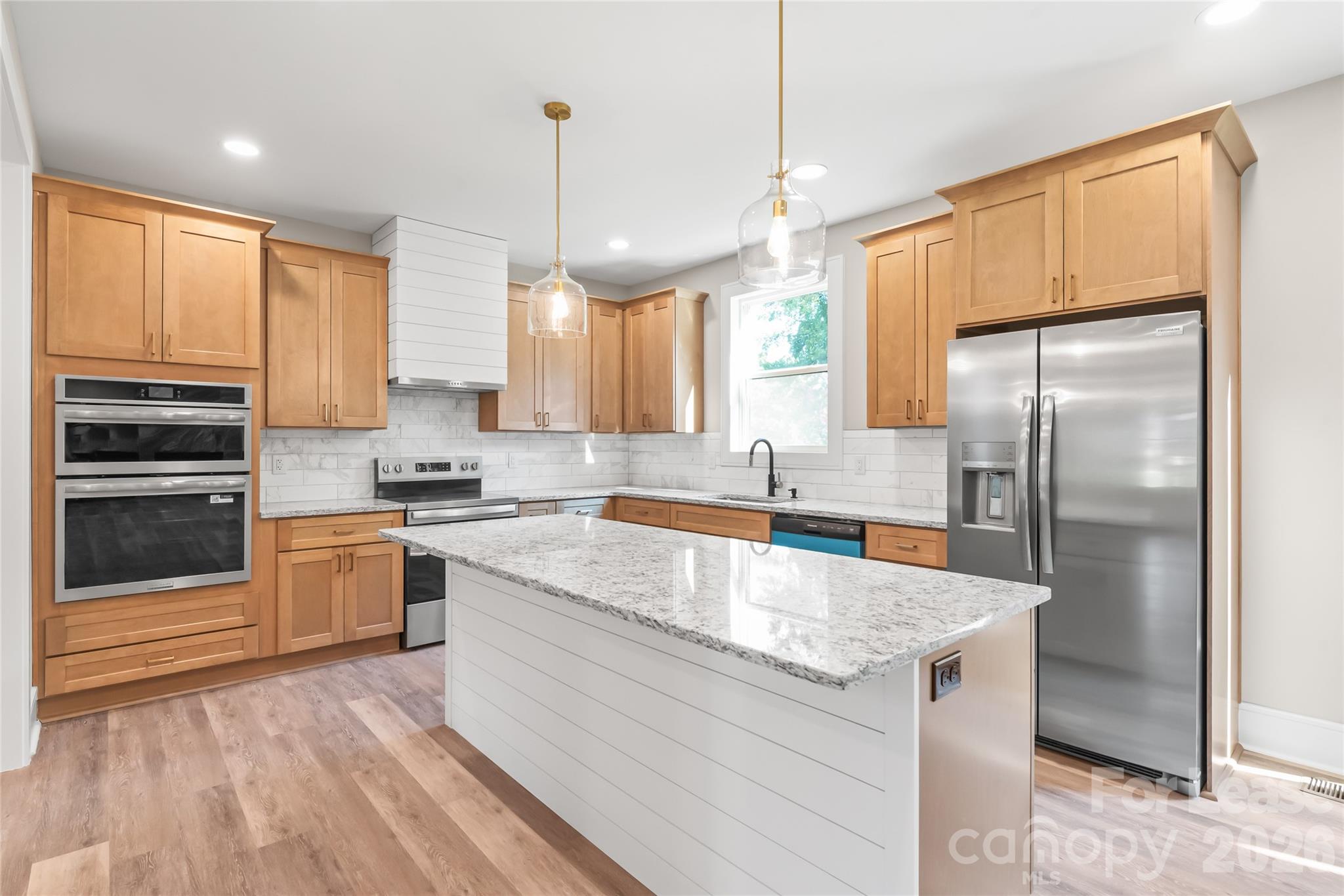 3905 Plainview Road Property Photo 10