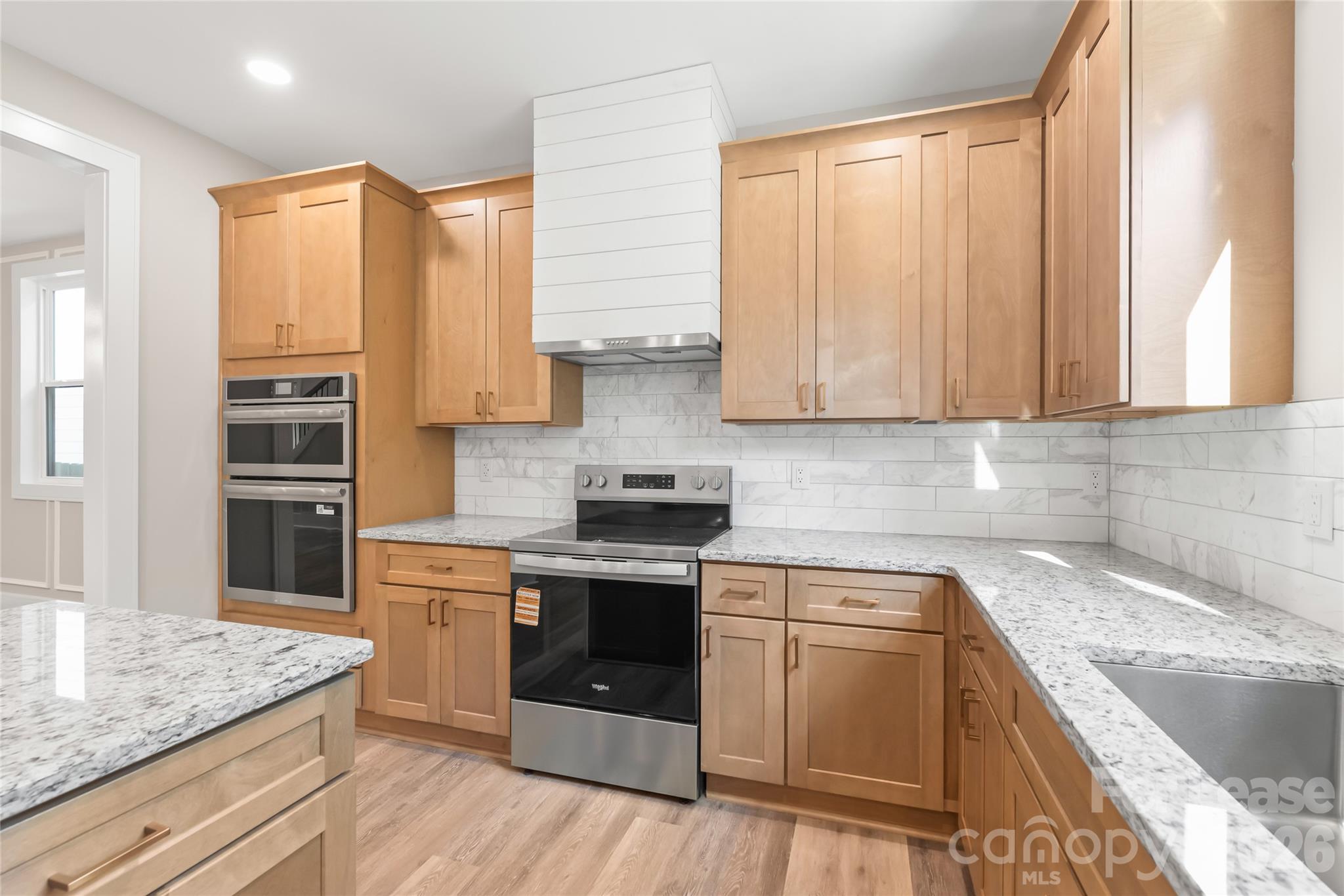 3905 Plainview Road Property Photo 11
