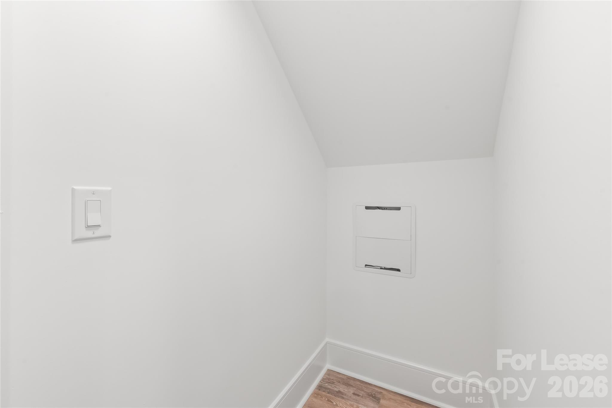 3905 Plainview Road Property Photo 20