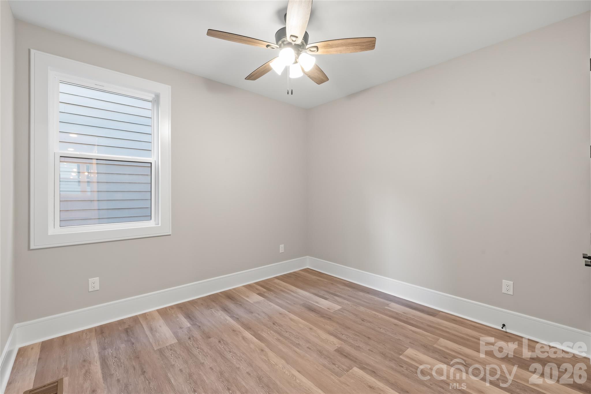 3905 Plainview Road Property Photo 21