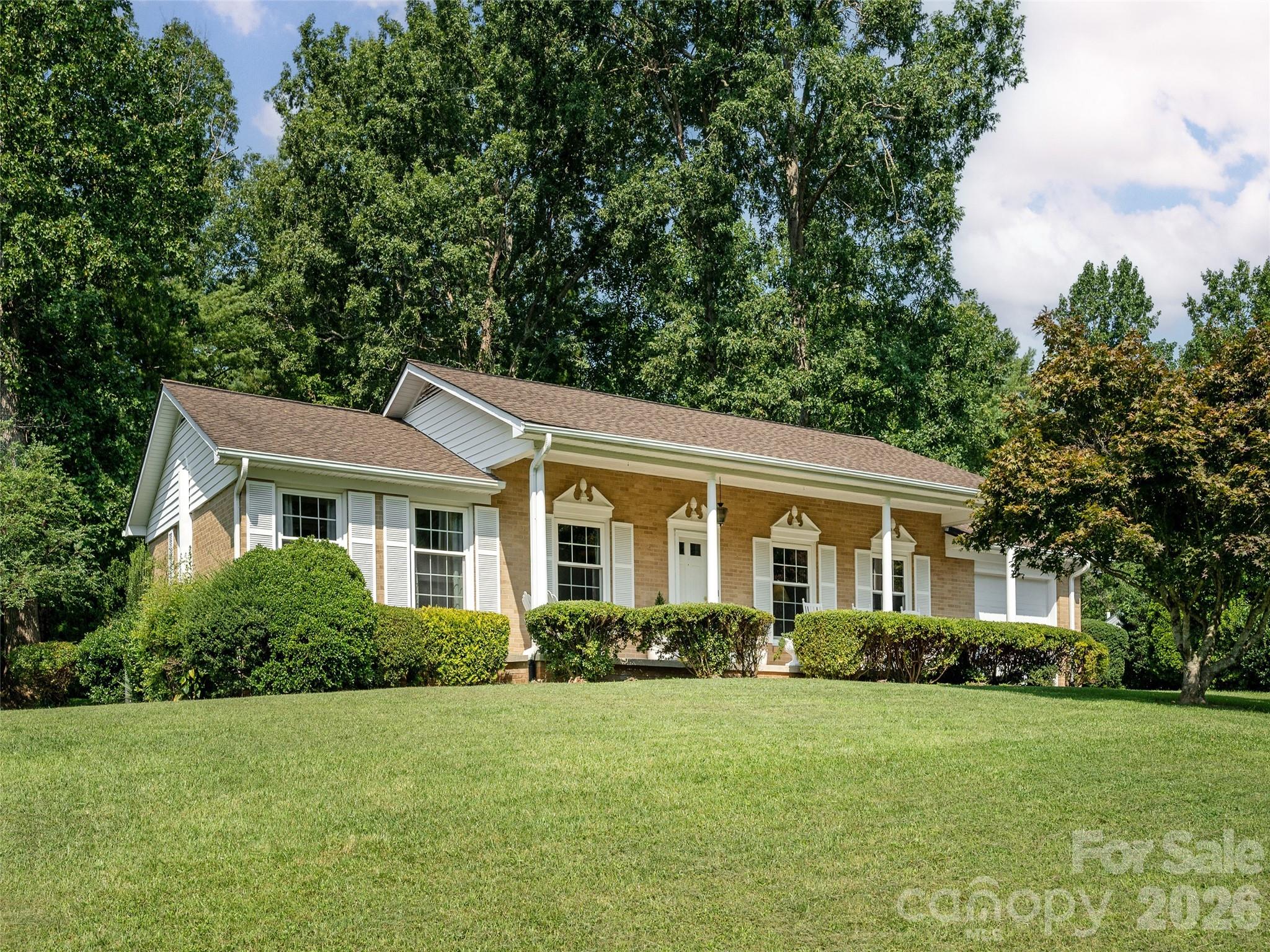 303 Tree Haven Boulevard Property Photo 2