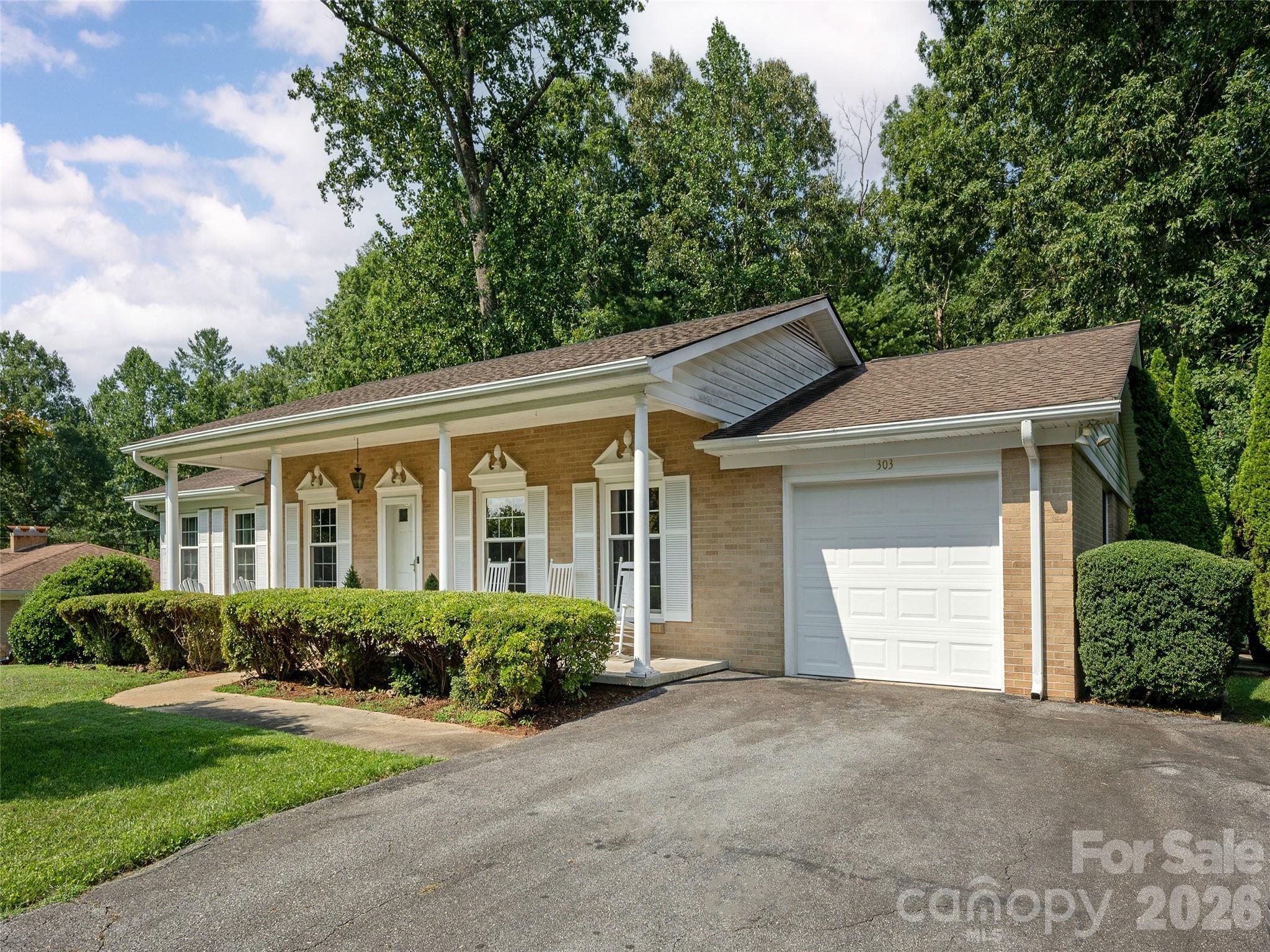 303 Tree Haven Boulevard Property Photo 3