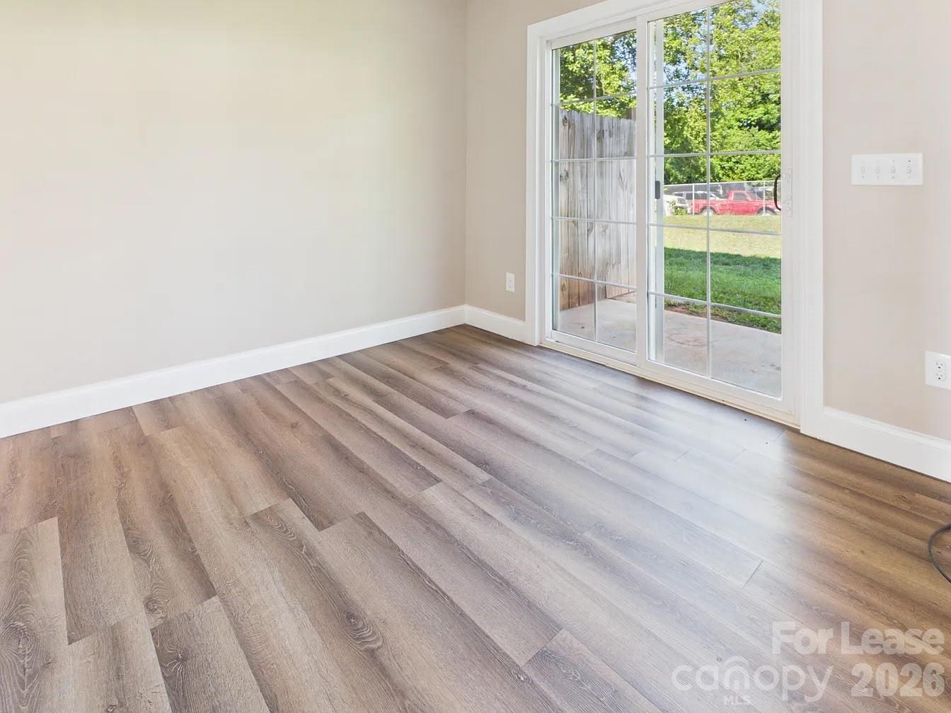 1329 Filbert Street Property Photo 4