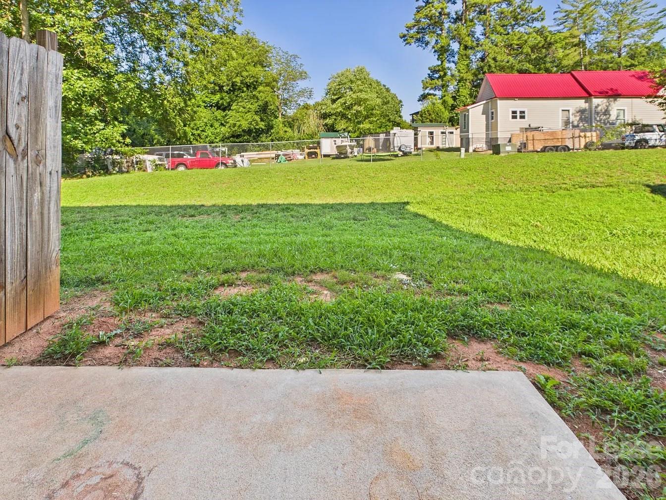 1329 Filbert Street Property Photo 7