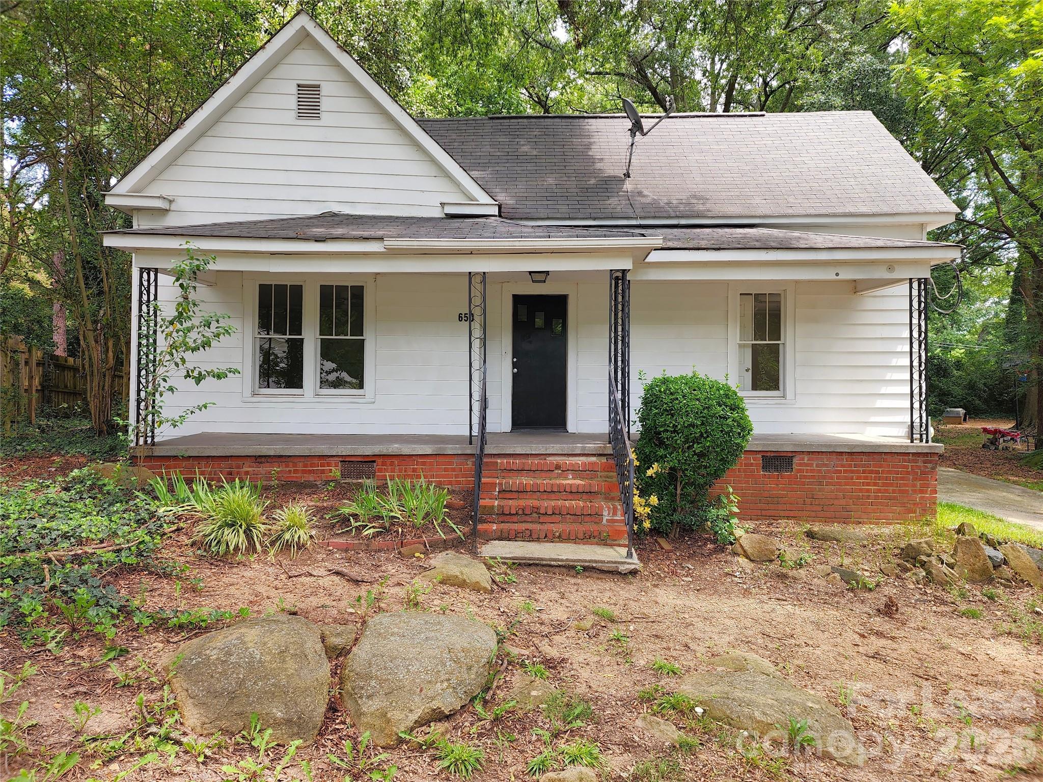 650 Harris Street Property Photo 2