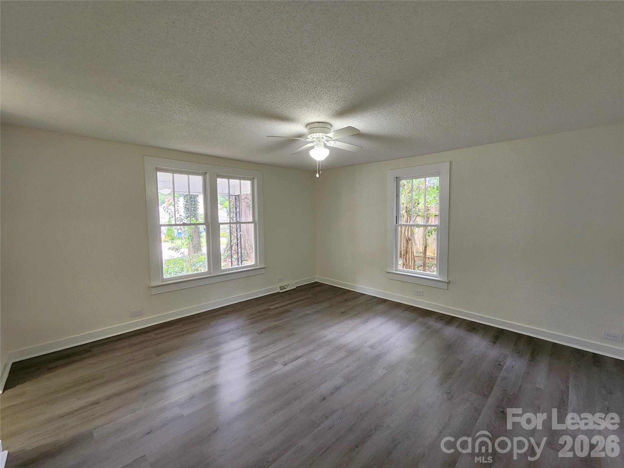 650 Harris Street Property Photo 4