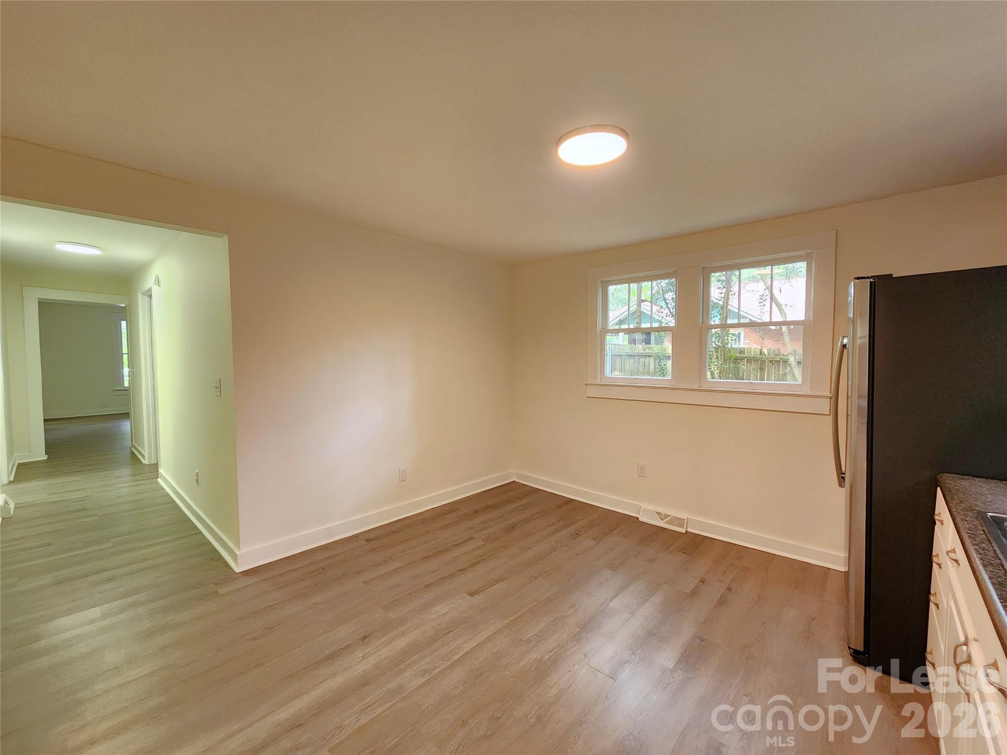 650 Harris Street Property Photo 6