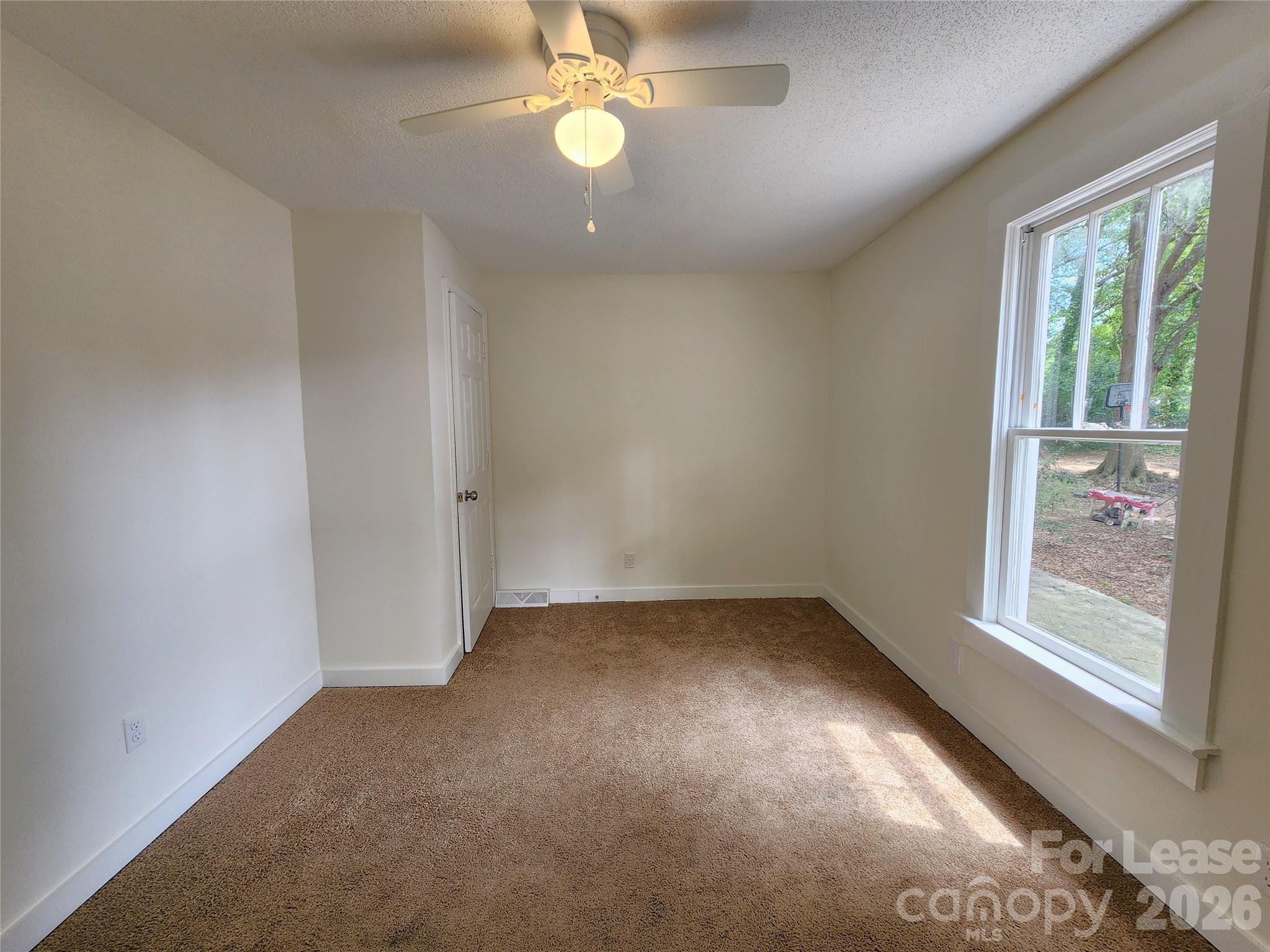 650 Harris Street Property Photo 7