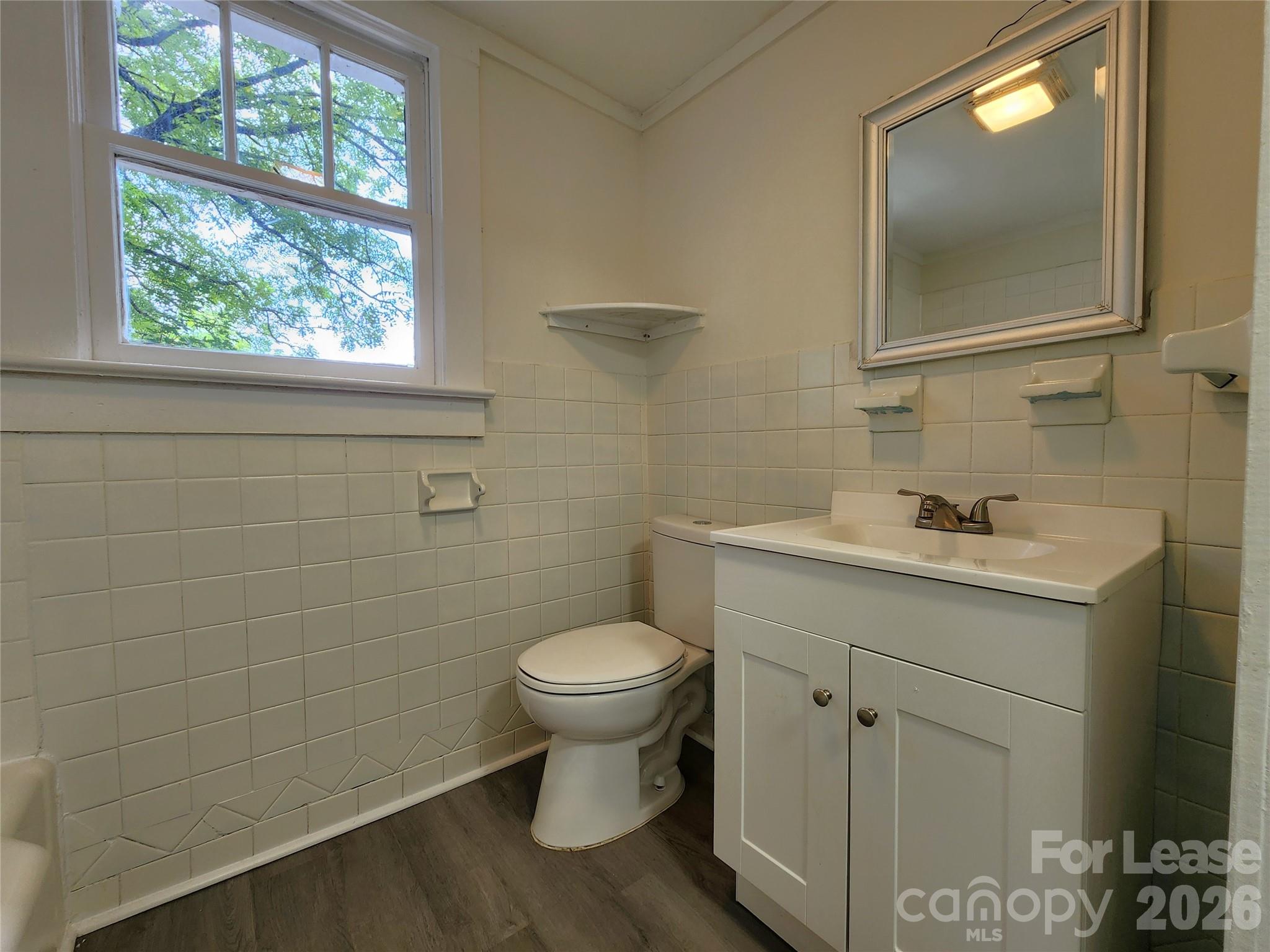 650 Harris Street Property Photo 9
