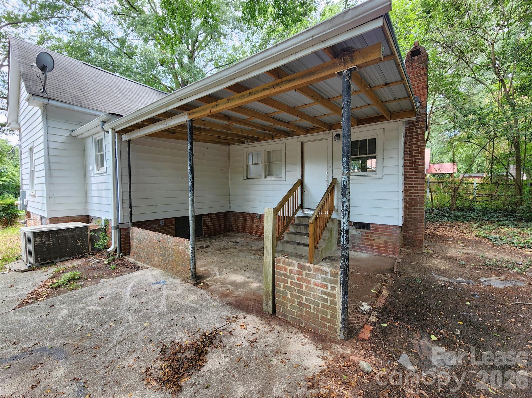 650 Harris Street Property Photo 17