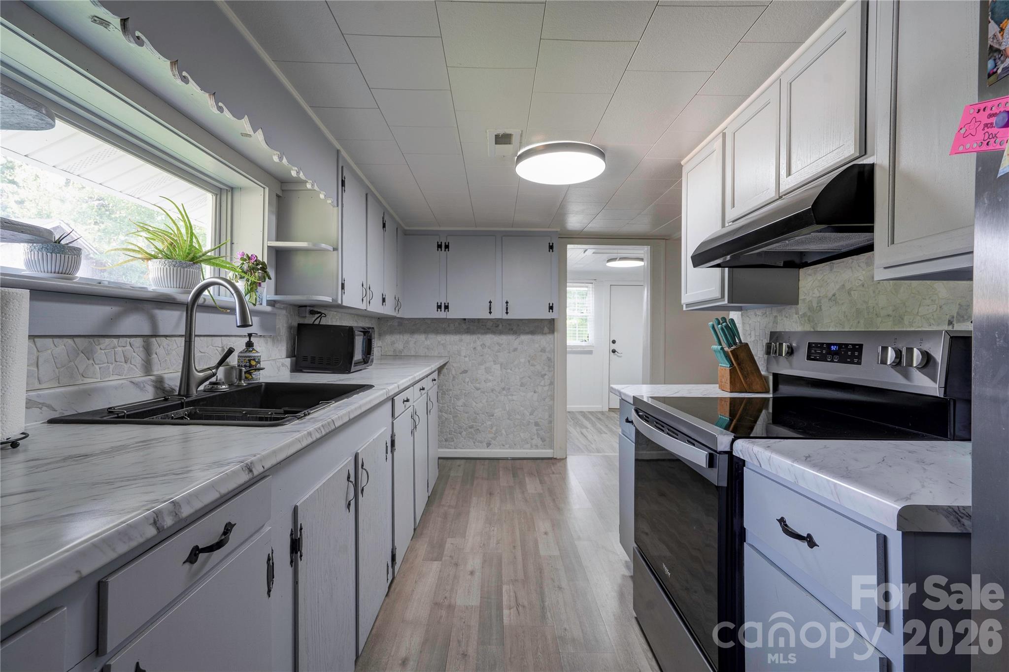 218 Oxford Street Property Photo 6