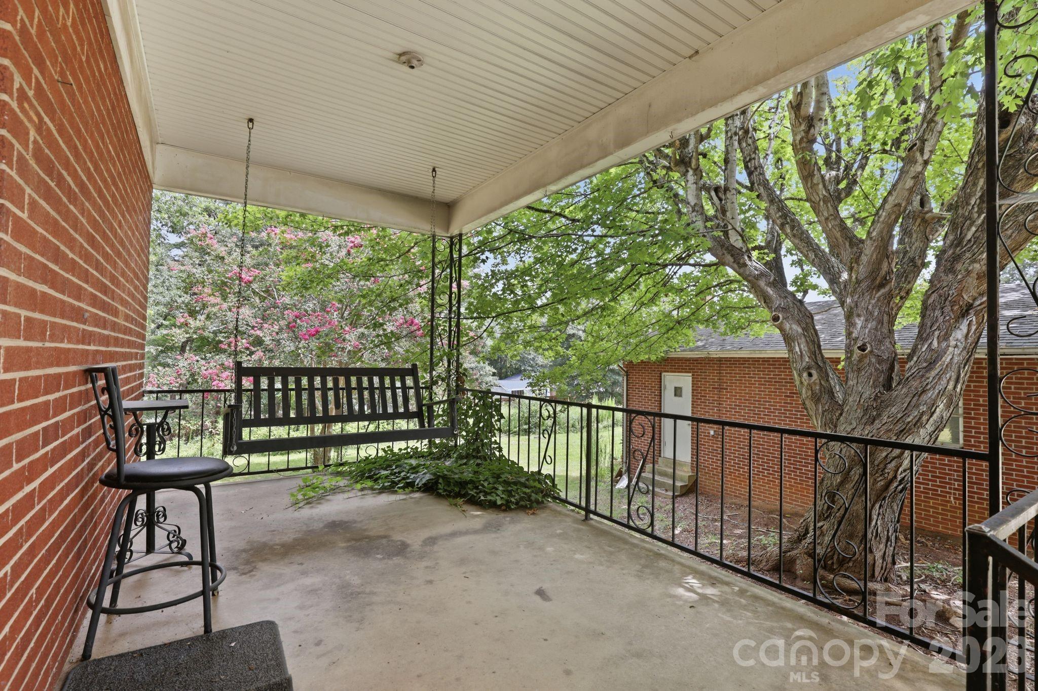 2613 26th Avenue Property Photo 4