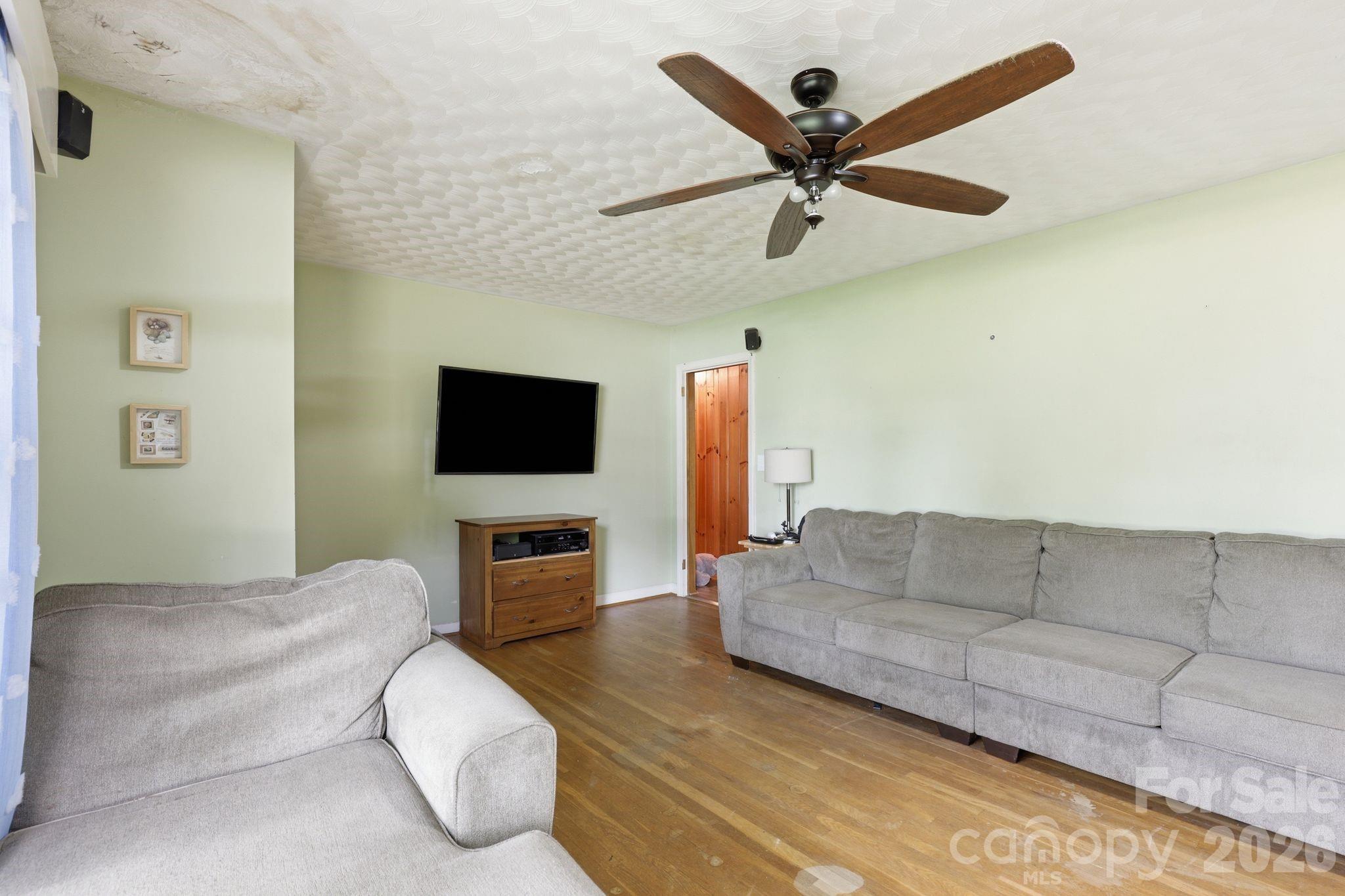 2613 26th Avenue Property Photo 6
