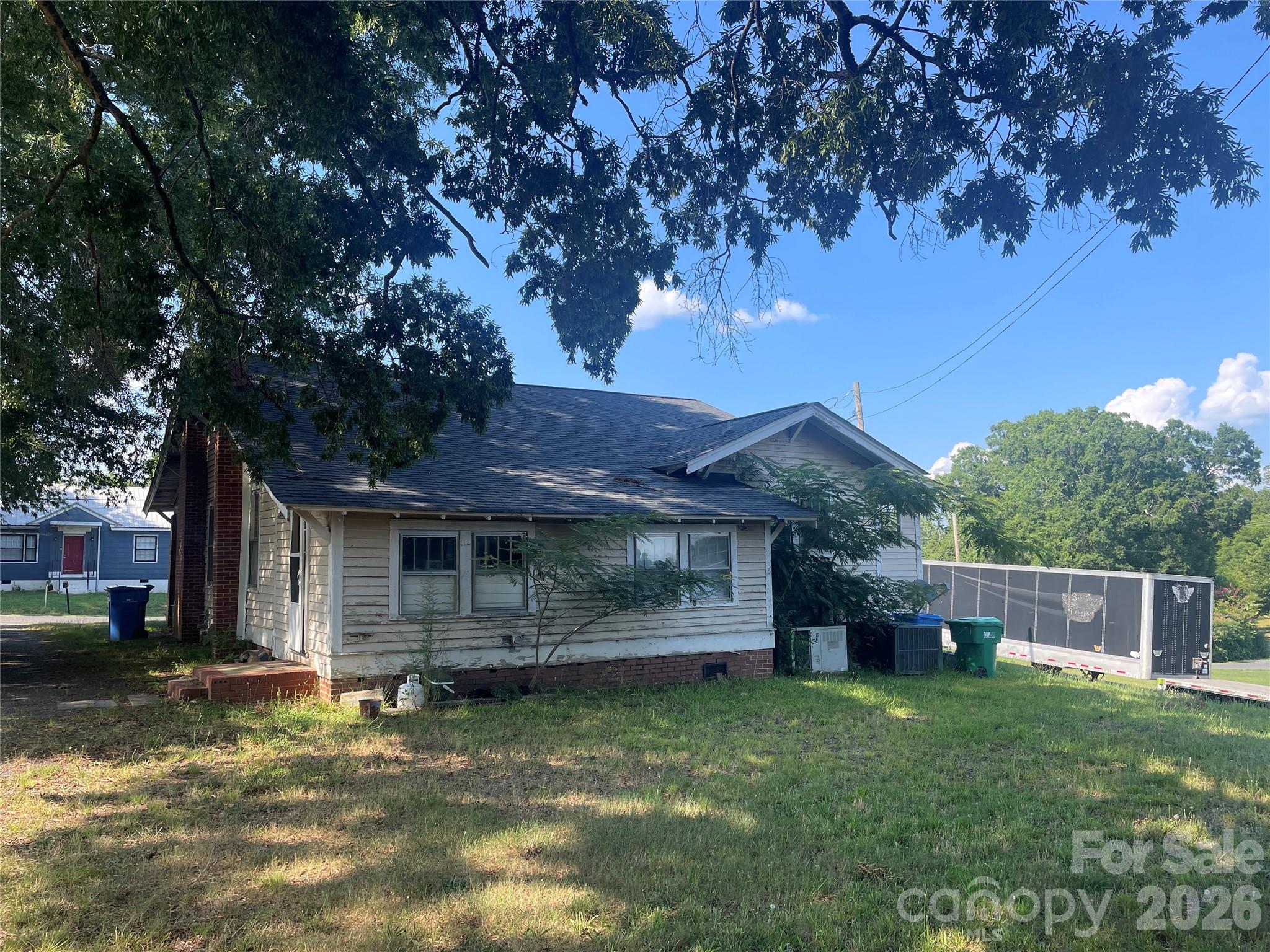 1235 Freeman Avenue Property Photo 6