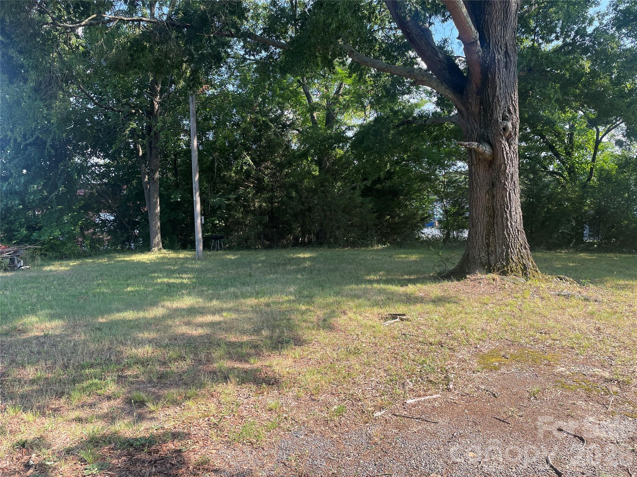 1235 Freeman Avenue Property Photo 8