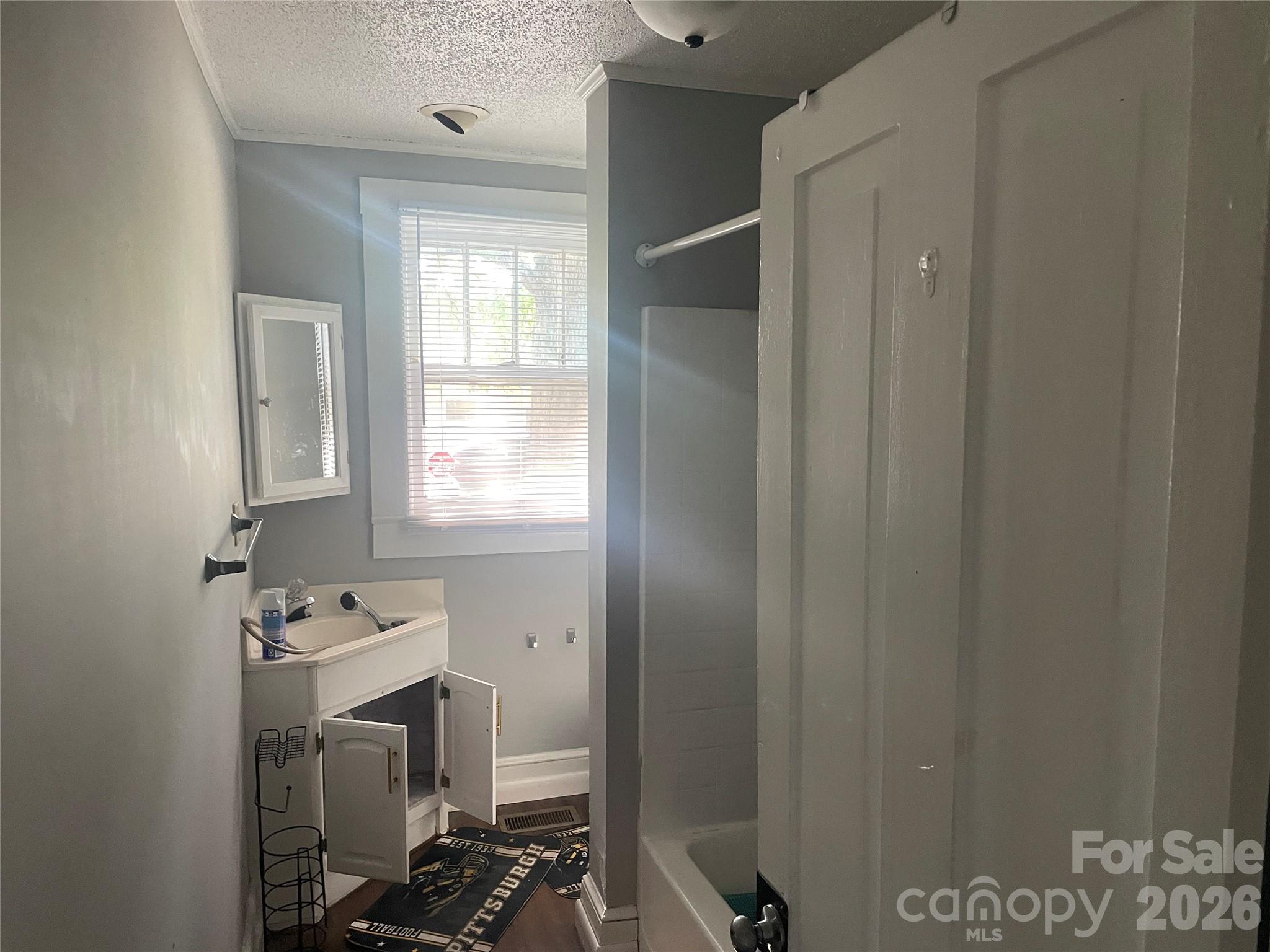1235 Freeman Avenue Property Photo 11