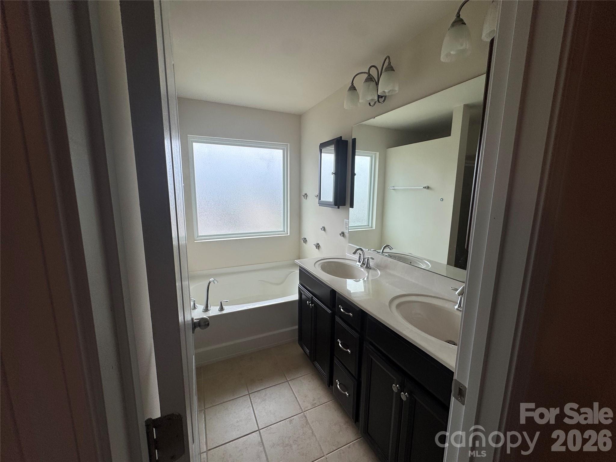 19010 Lake Breeze Drive Property Photo 14