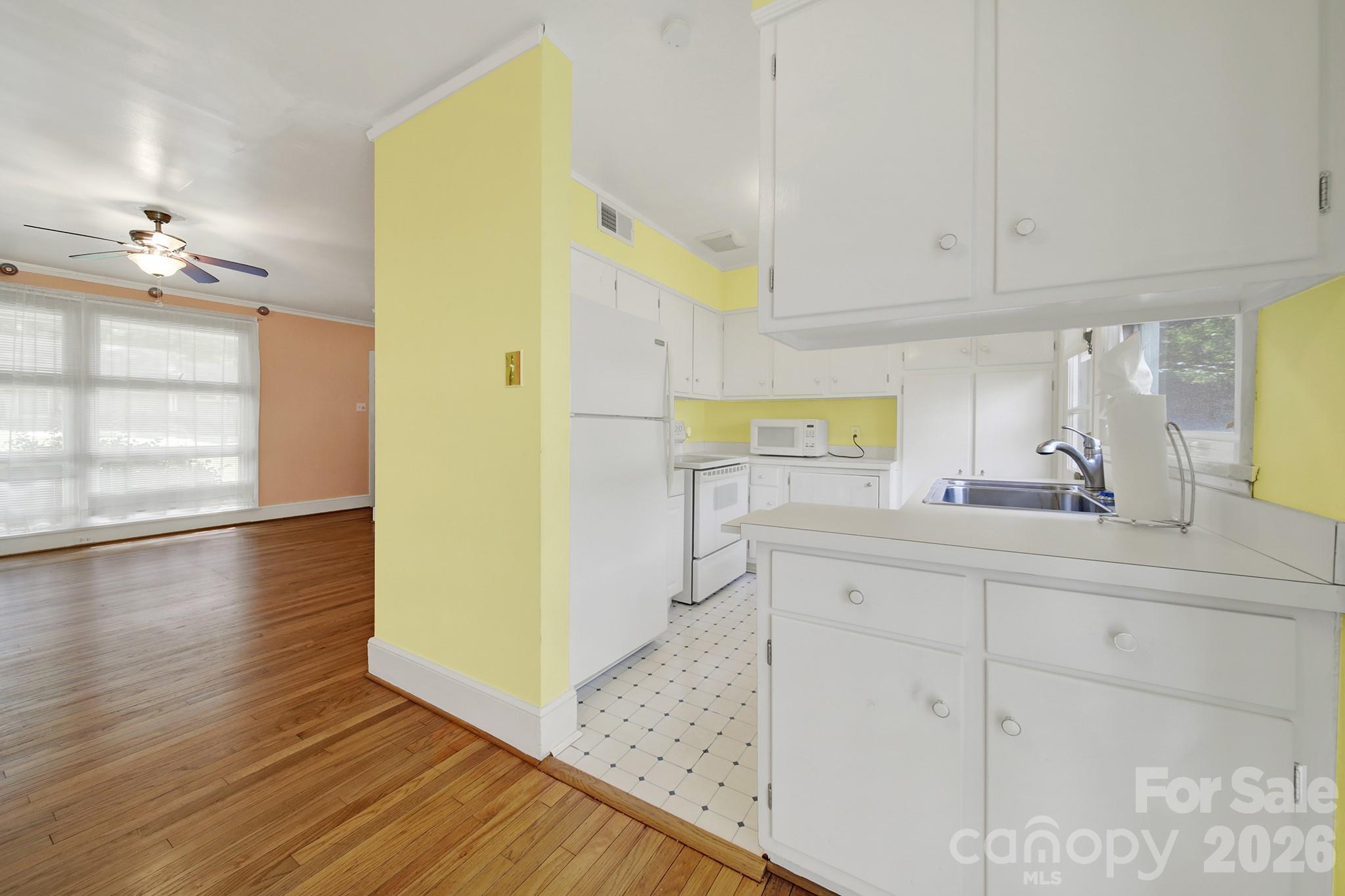 4511 Woodlark Lane Property Photo 9