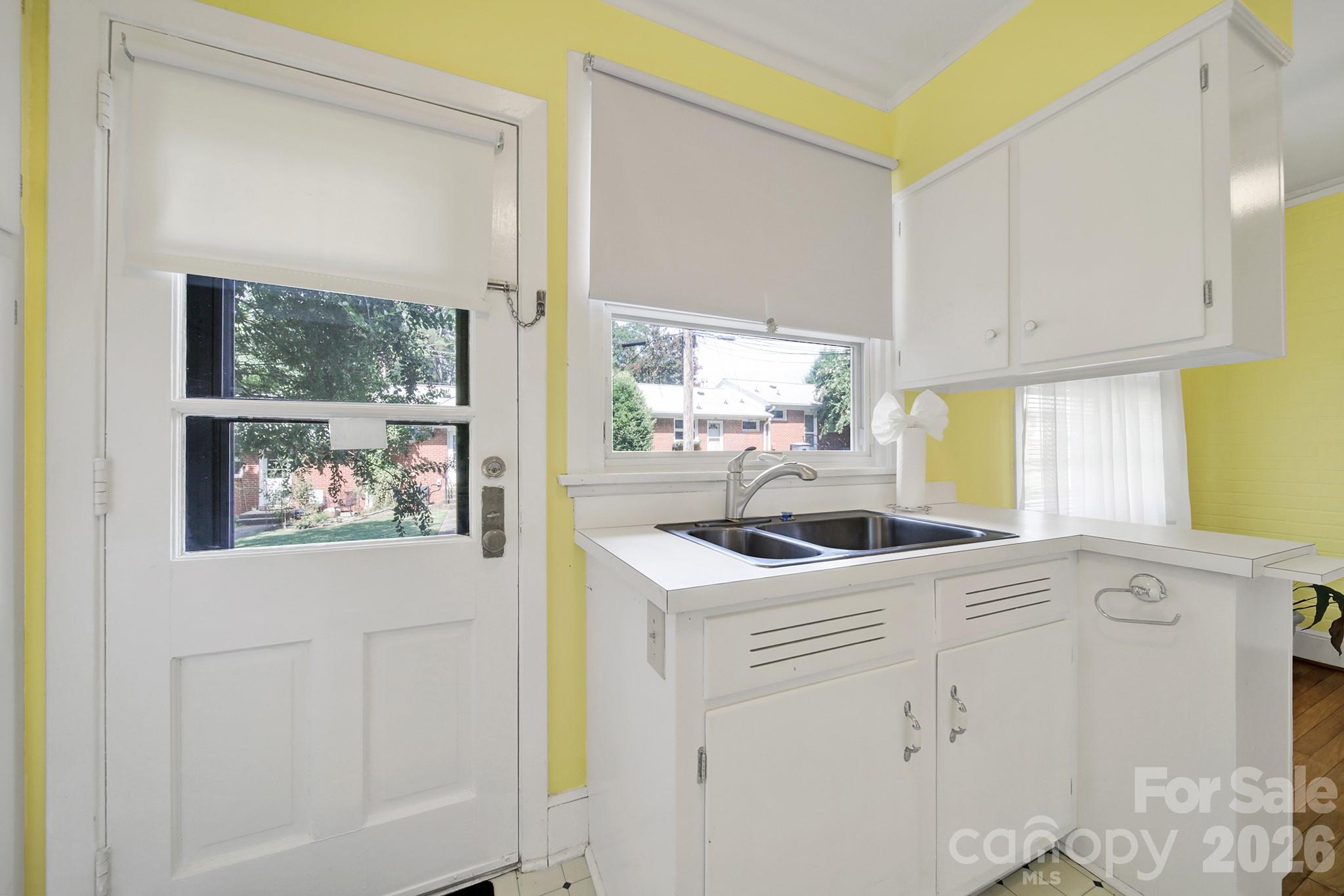4511 Woodlark Lane Property Photo 10