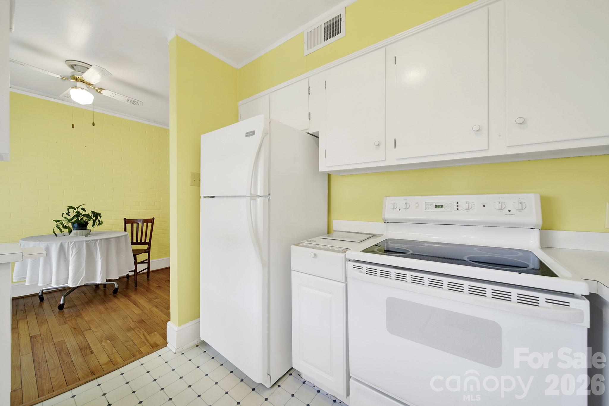 4511 Woodlark Lane Property Photo 11